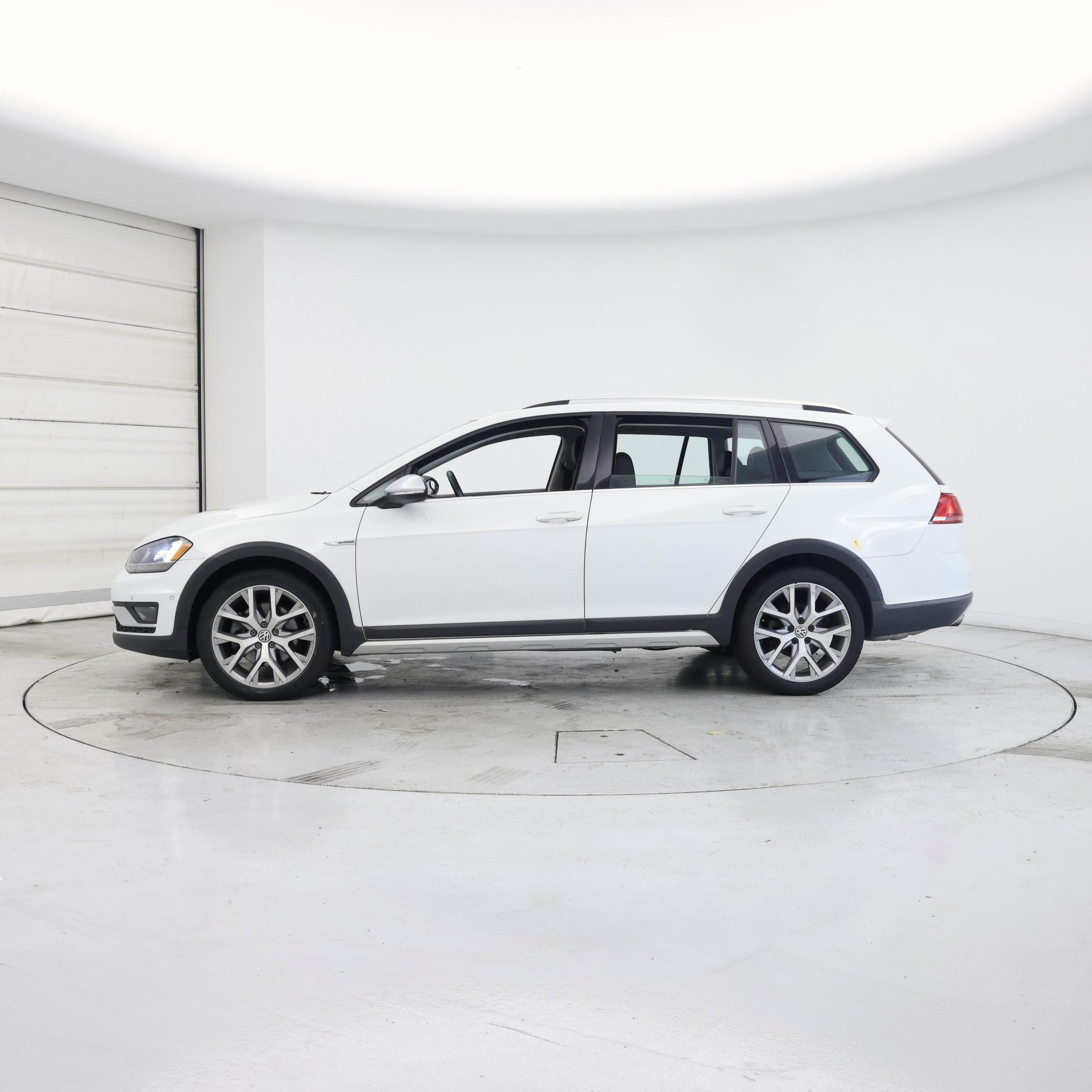 Thumbnail: 2017 Volkswagen Golf - 3