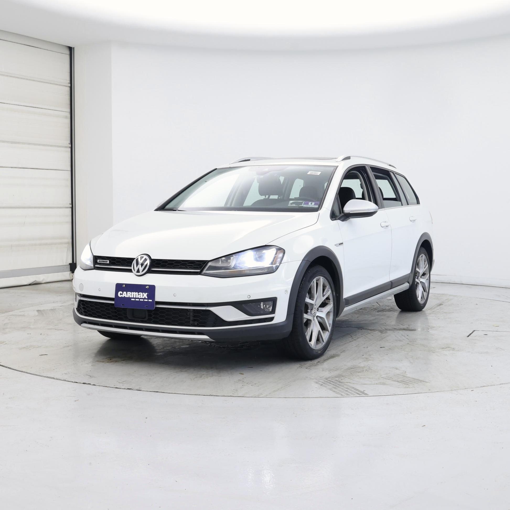 Thumbnail: 2017 Volkswagen Golf - 4