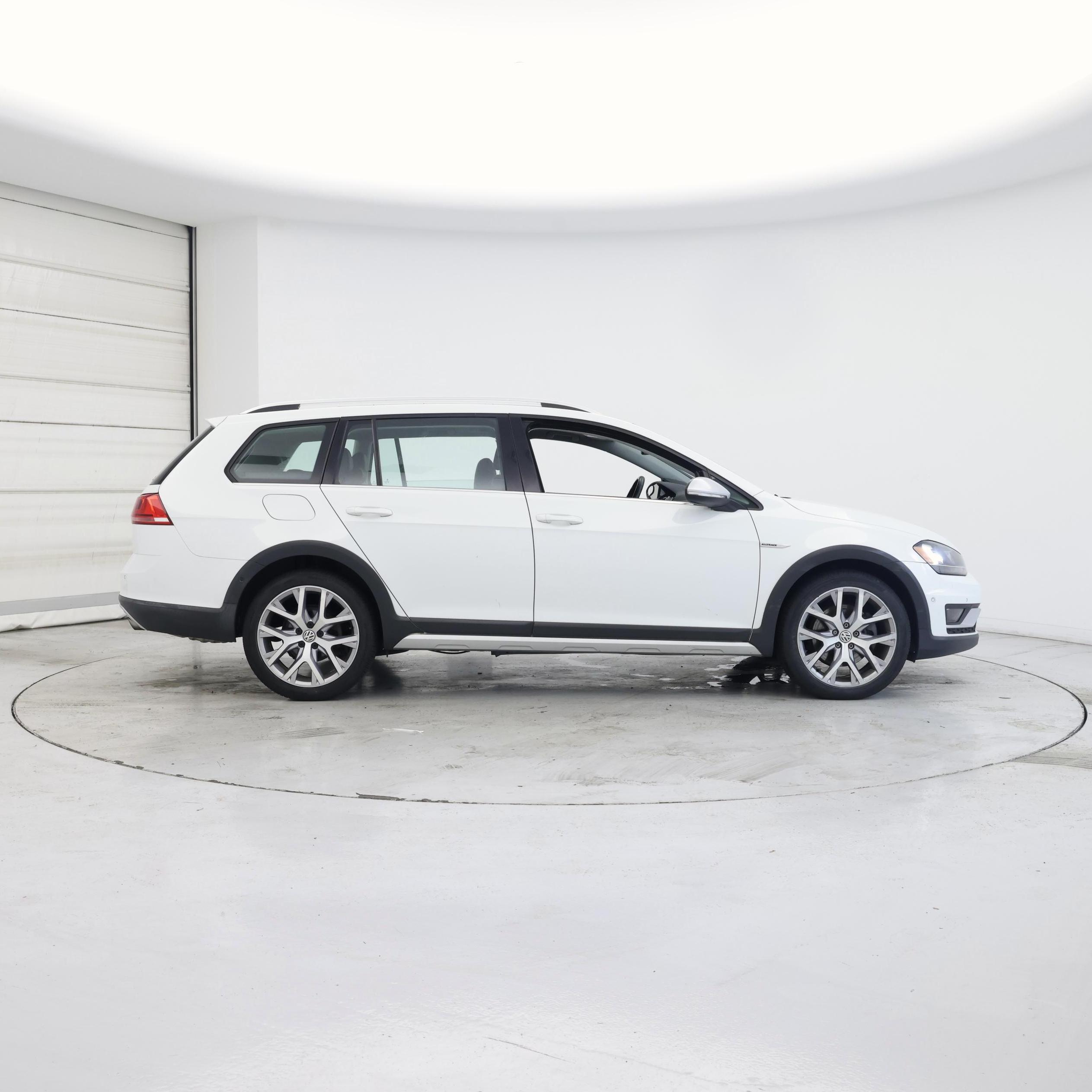 Thumbnail: 2017 Volkswagen Golf - 7