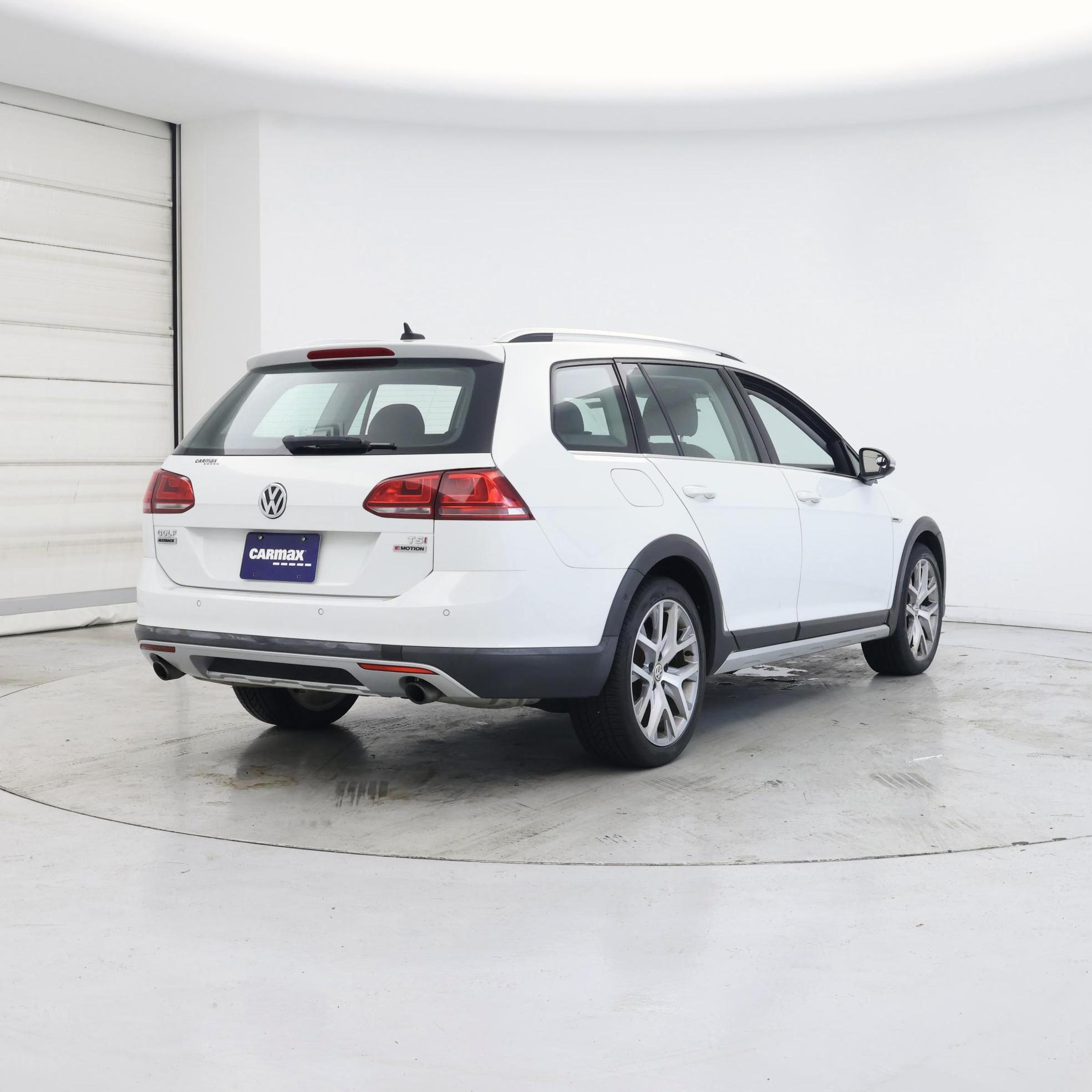 Thumbnail: 2017 Volkswagen Golf - 8