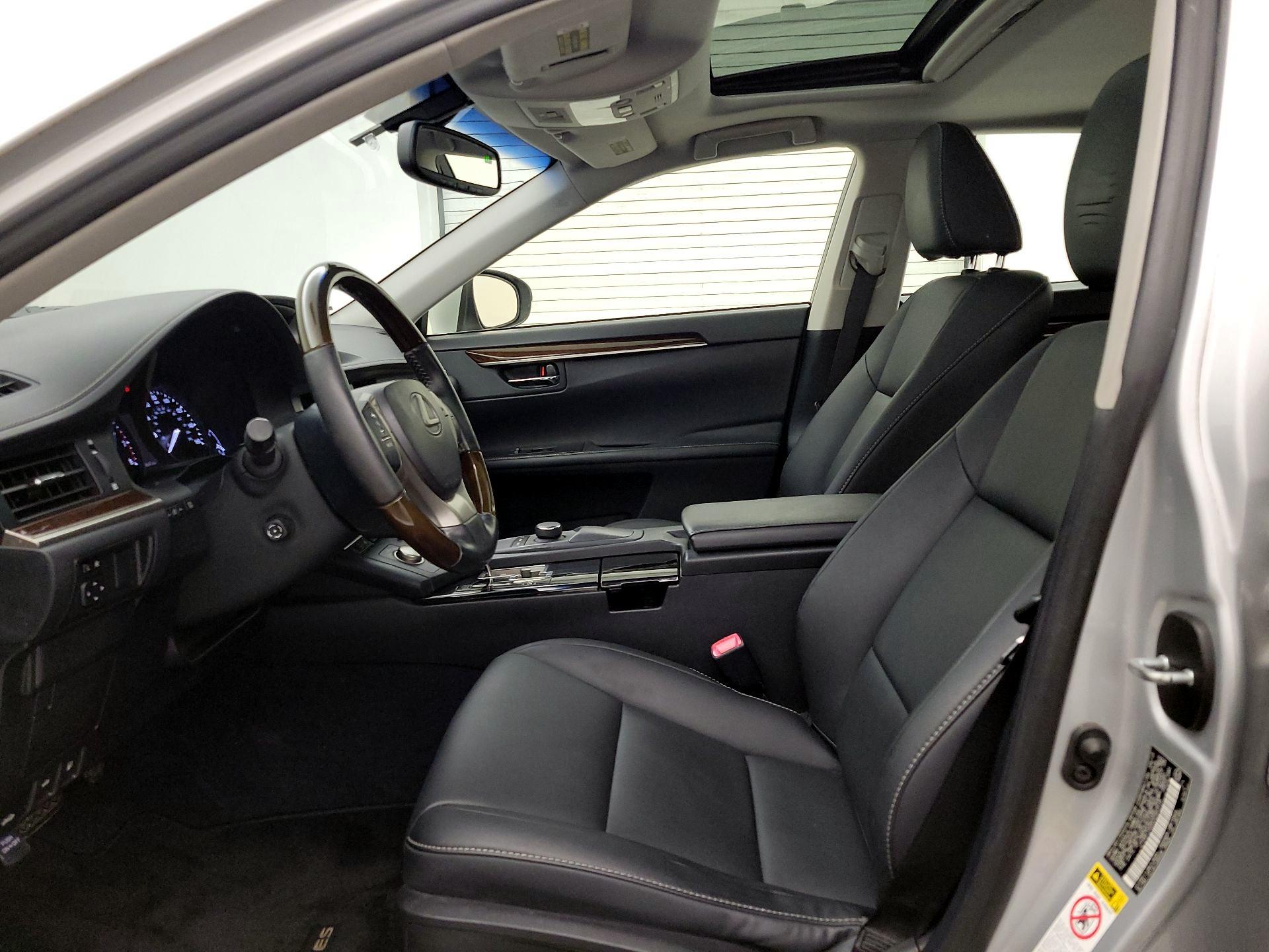 Thumbnail: 2013 Lexus ES - 11