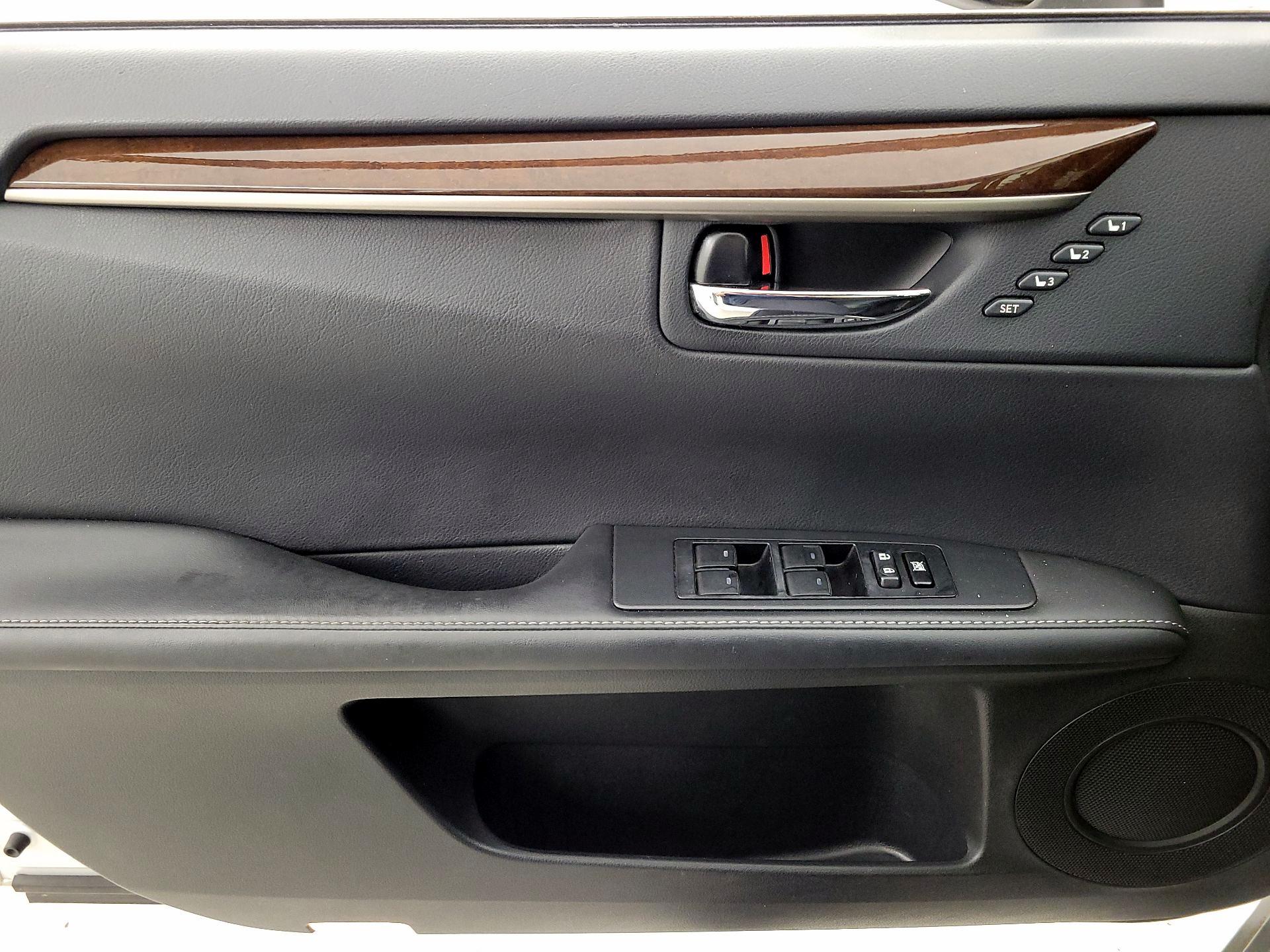 Thumbnail: 2013 Lexus ES - 12