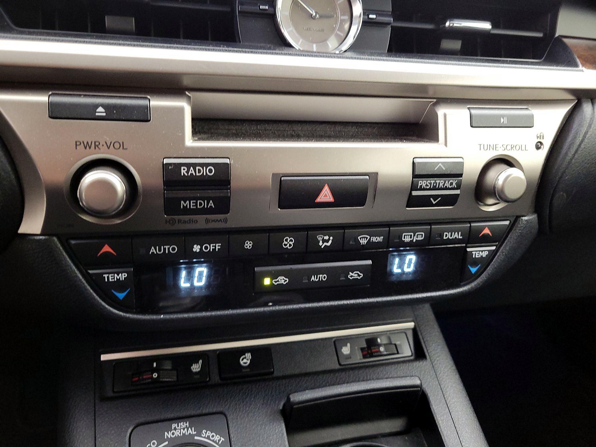 Thumbnail: 2013 Lexus ES - 16