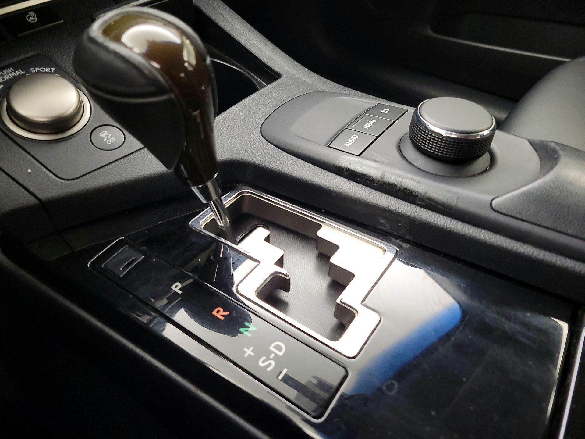 Thumbnail: 2013 Lexus ES - 17
