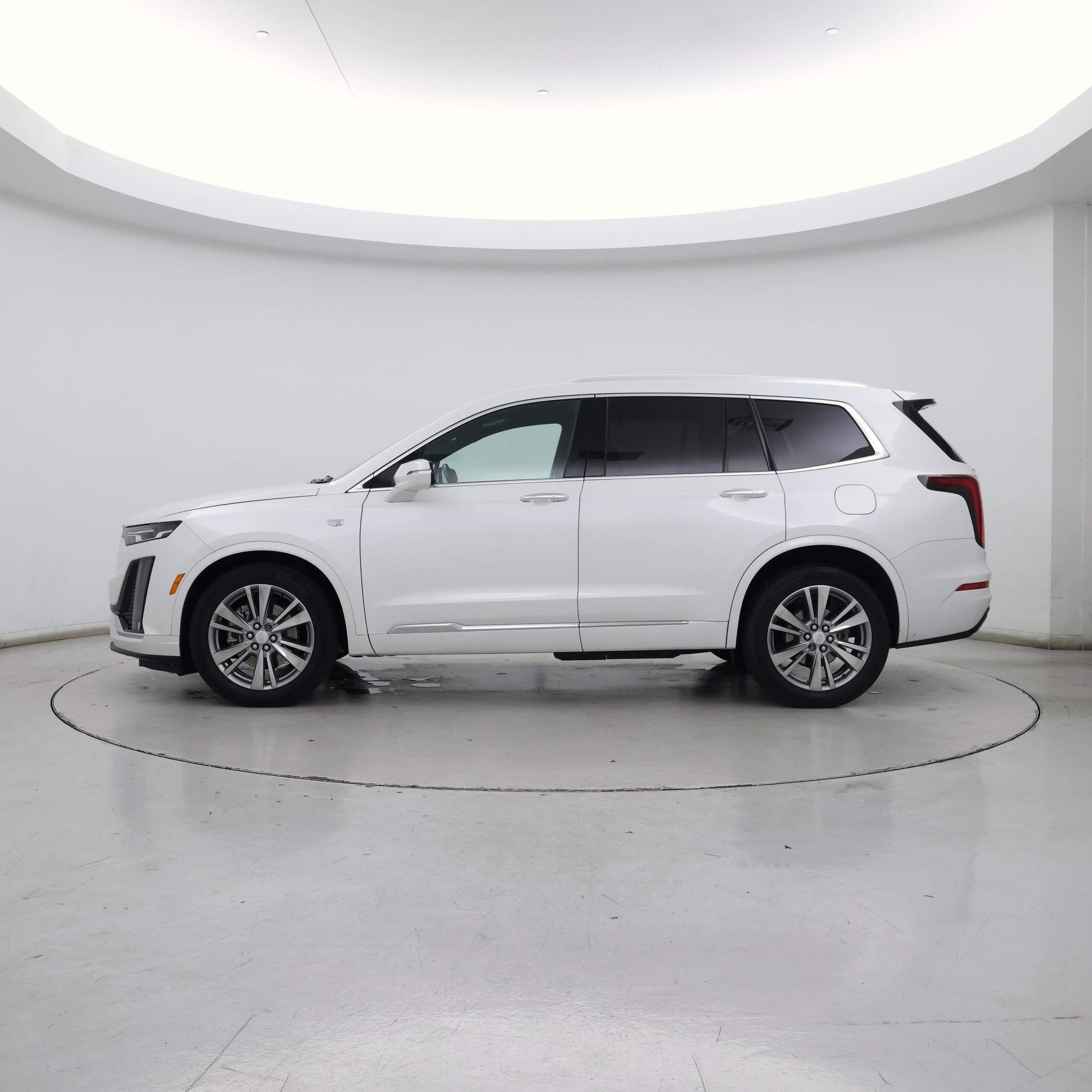 Thumbnail: 2023 Cadillac XT6 - 3