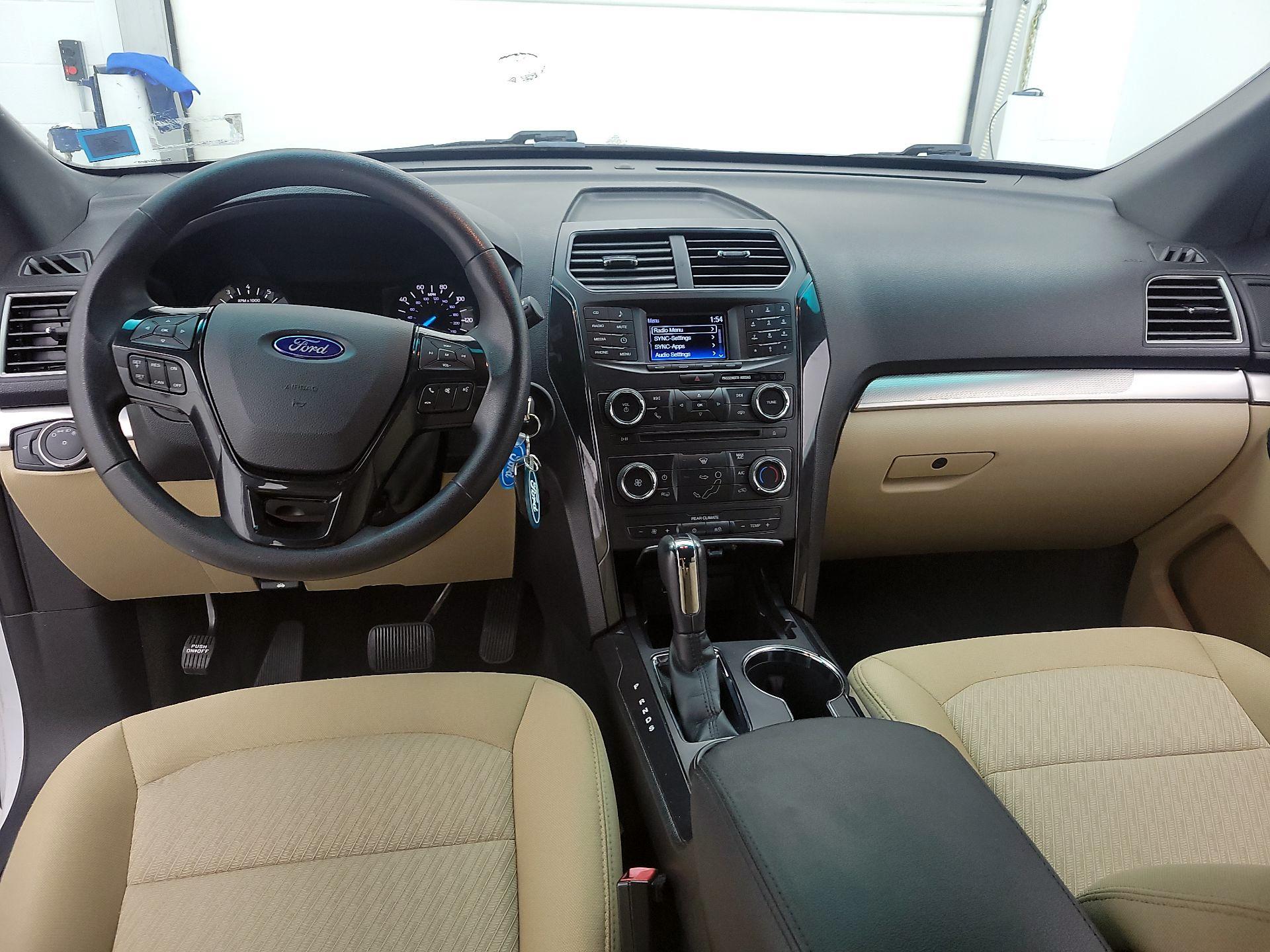 Thumbnail: 2016 Ford Explorer - 9