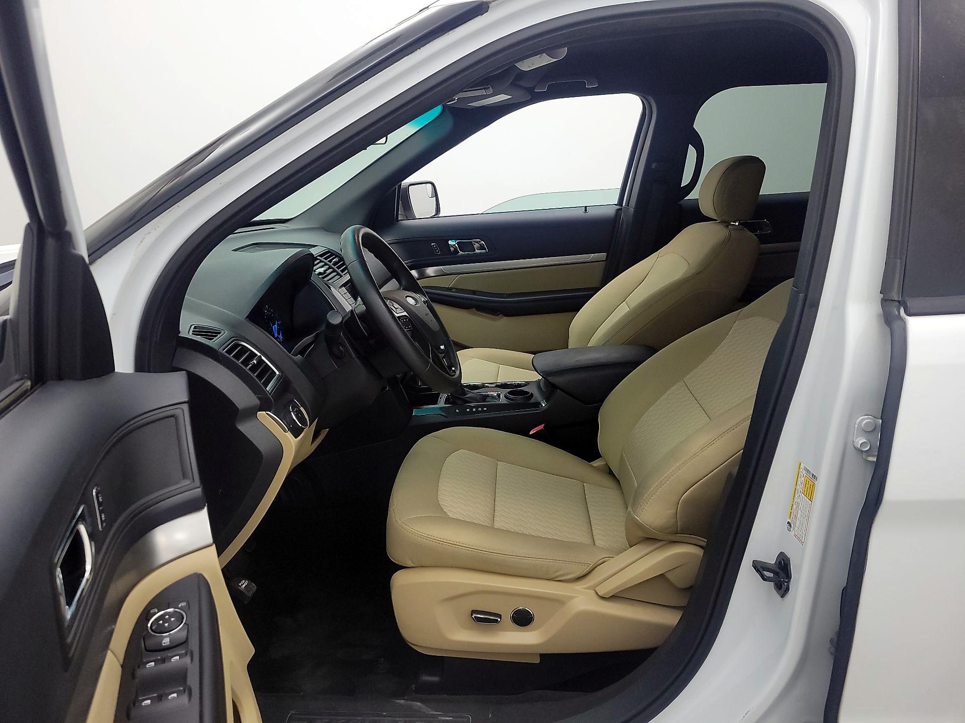 Thumbnail: 2016 Ford Explorer - 11
