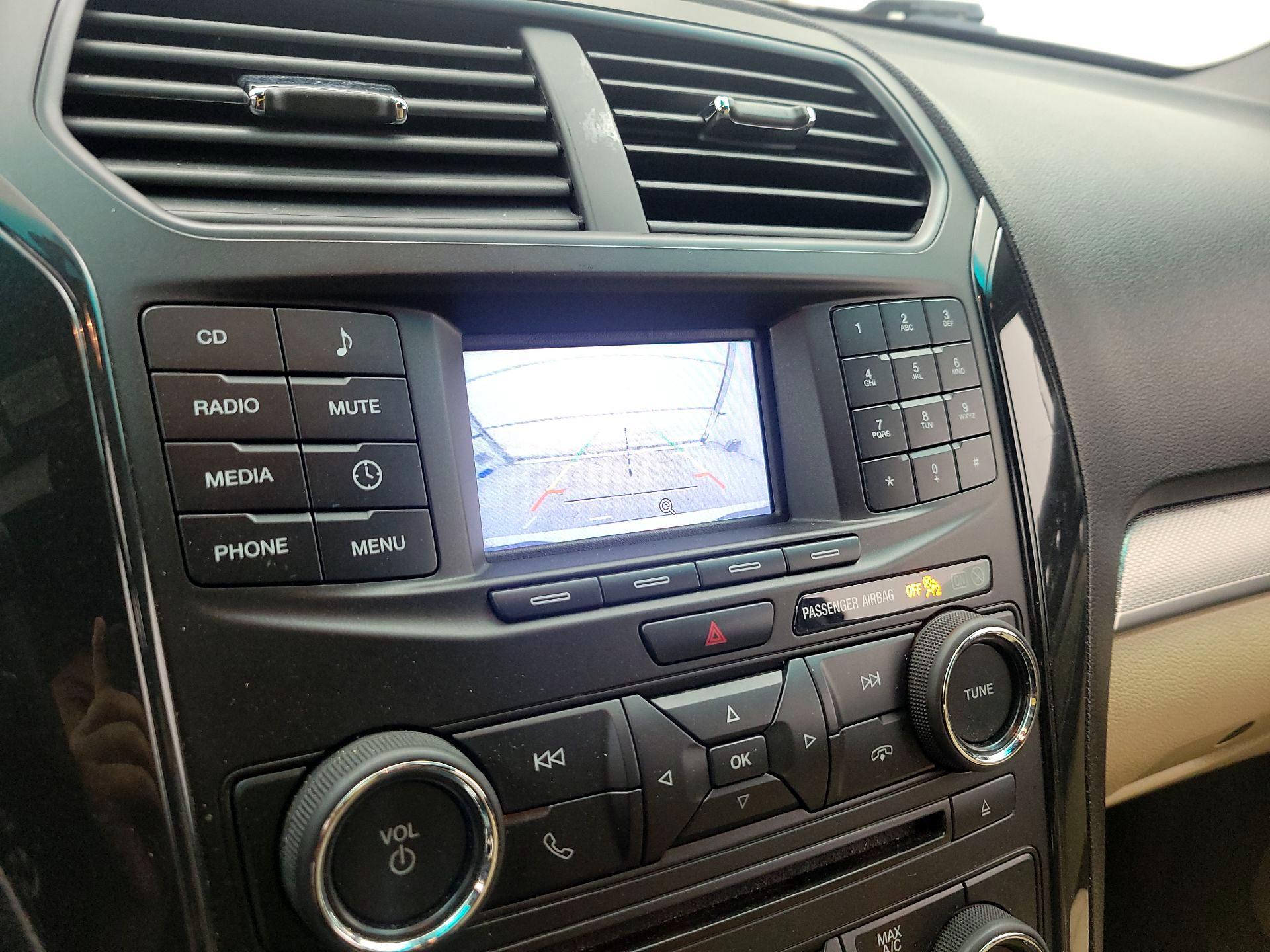 Thumbnail: 2016 Ford Explorer - 14