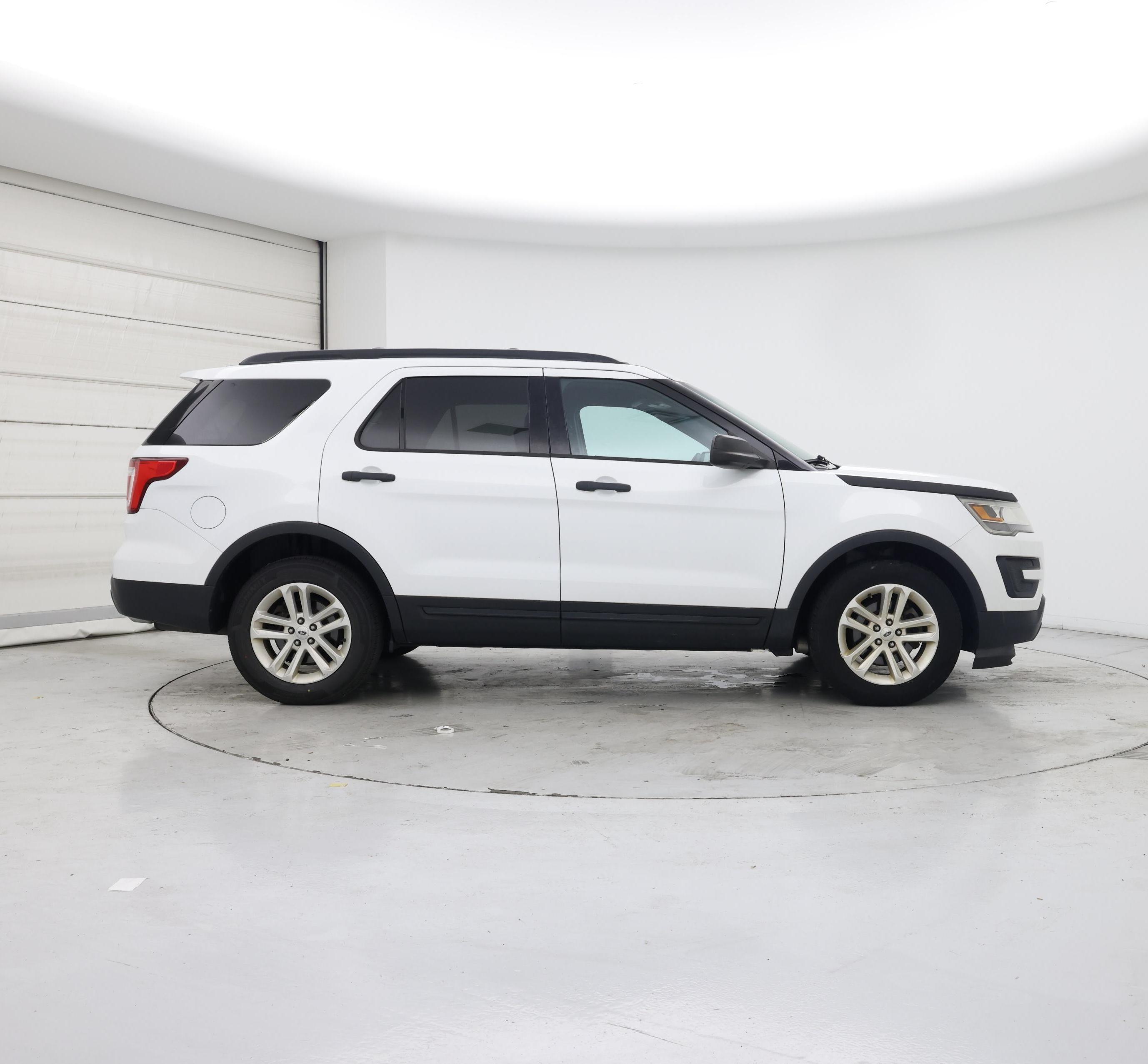 Thumbnail: 2016 Ford Explorer - 7