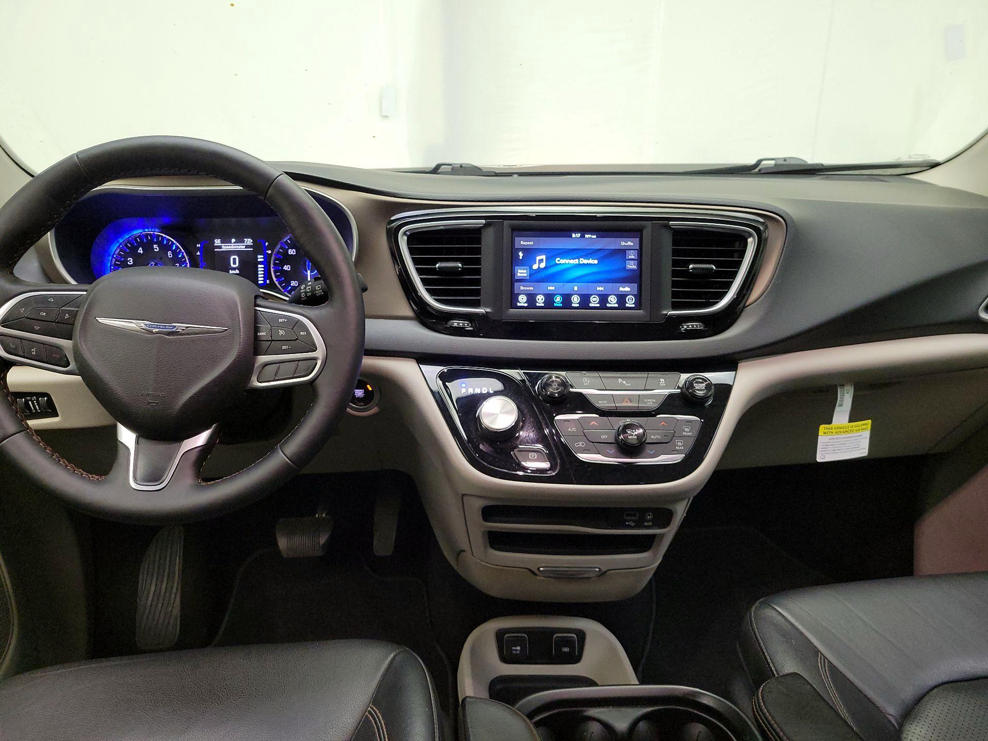 Thumbnail: 2019 Chrysler Pacifica - 9