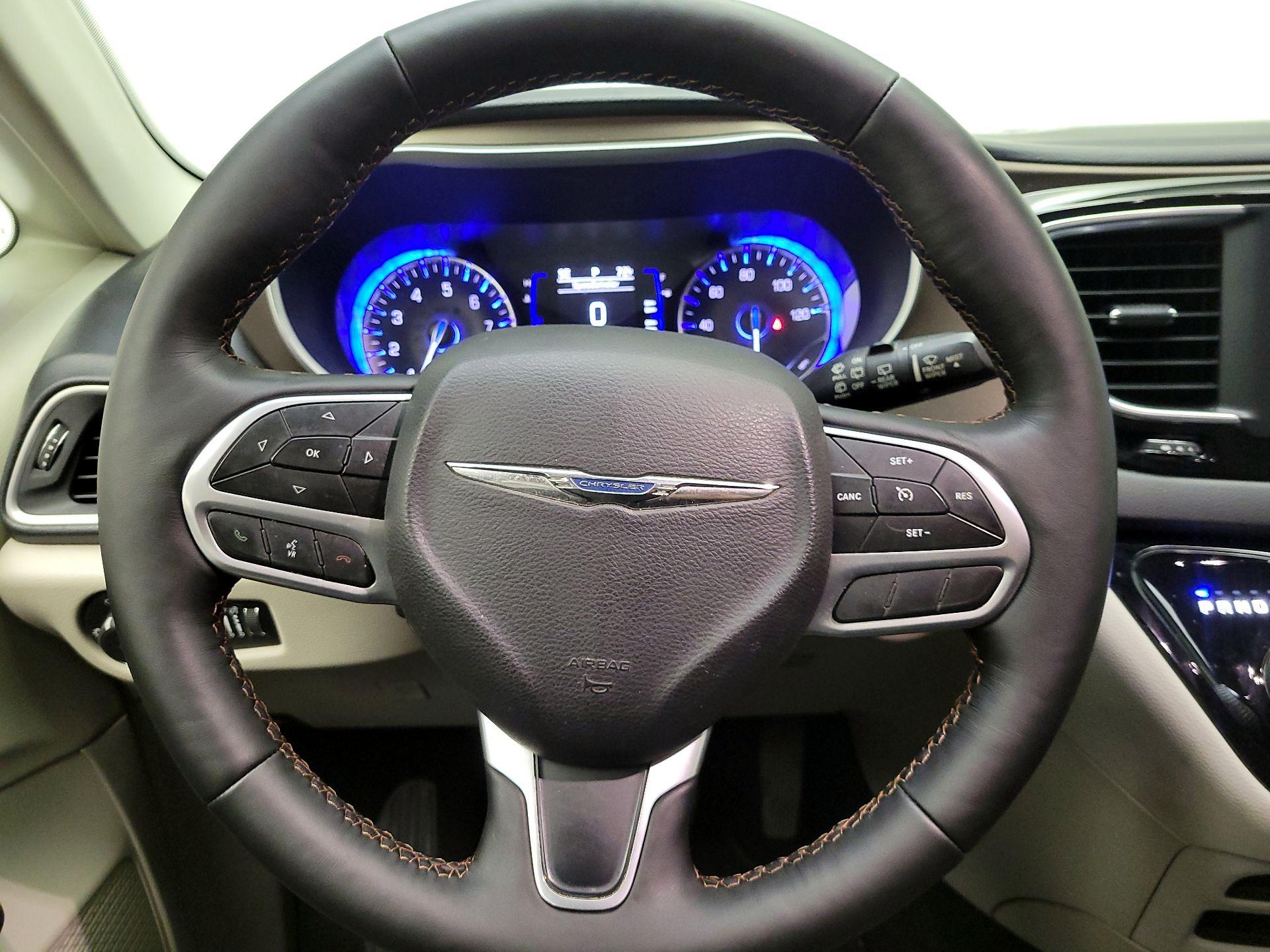 Thumbnail: 2019 Chrysler Pacifica - 10