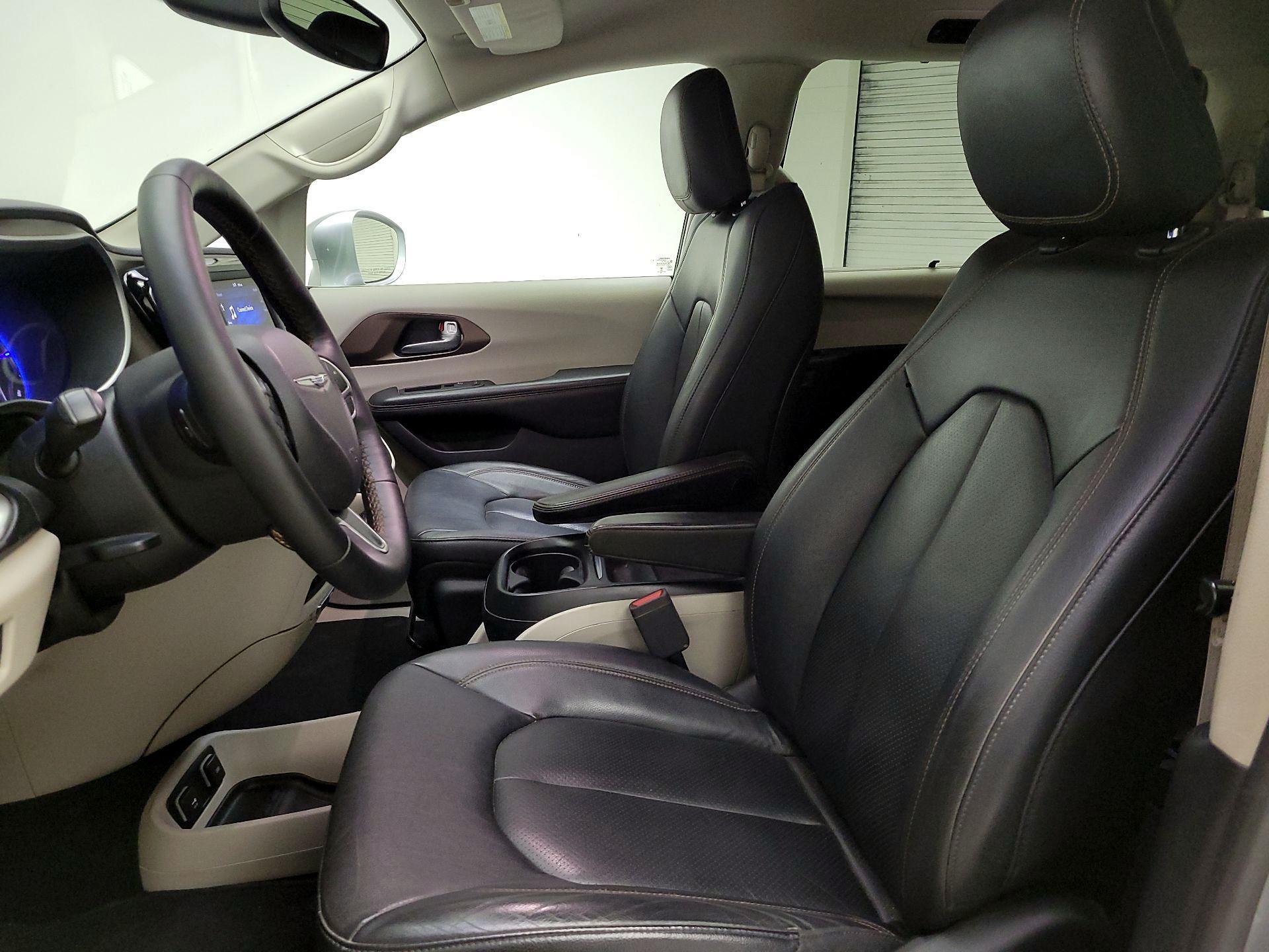 Thumbnail: 2019 Chrysler Pacifica - 11