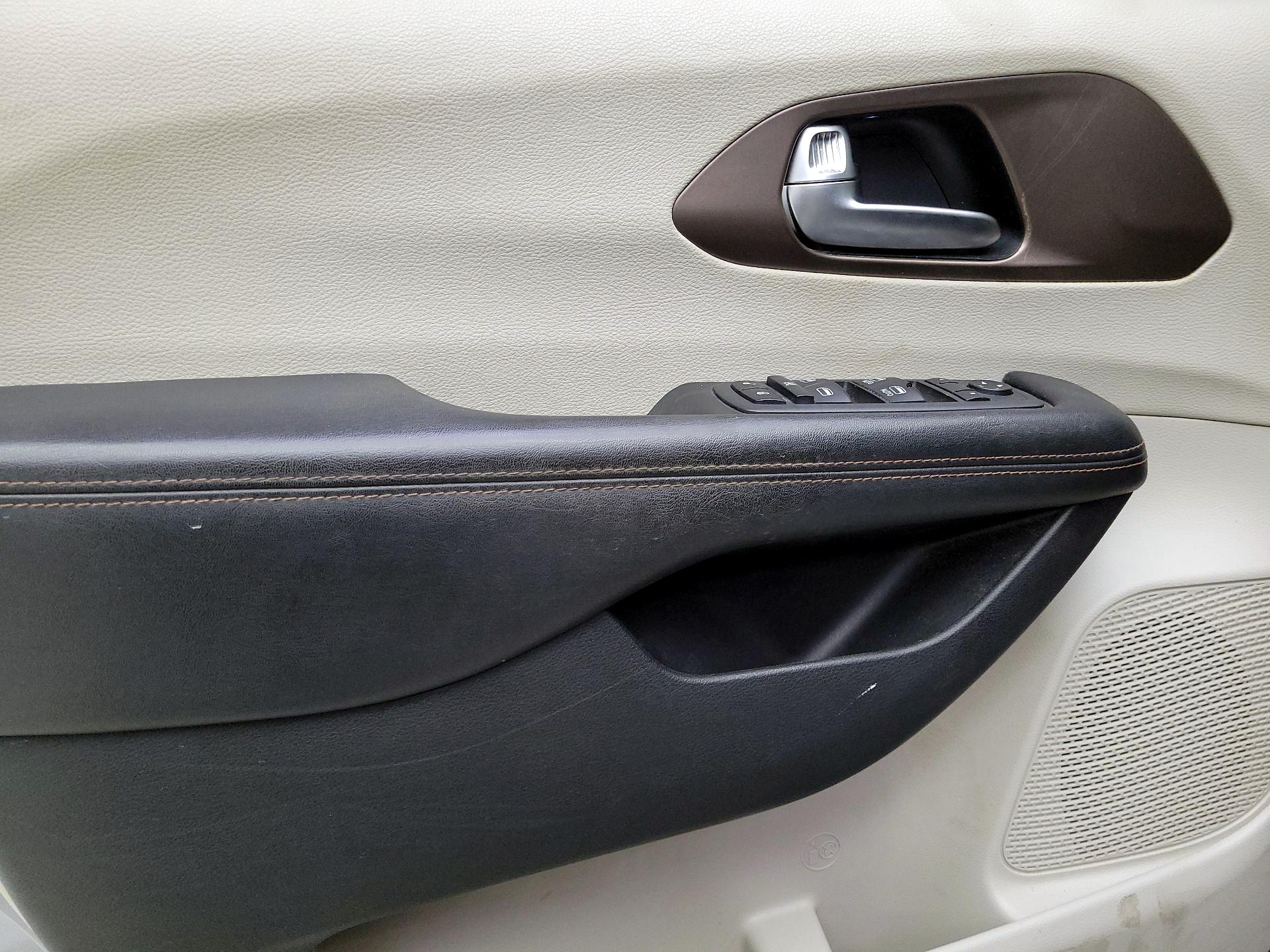 Thumbnail: 2019 Chrysler Pacifica - 12