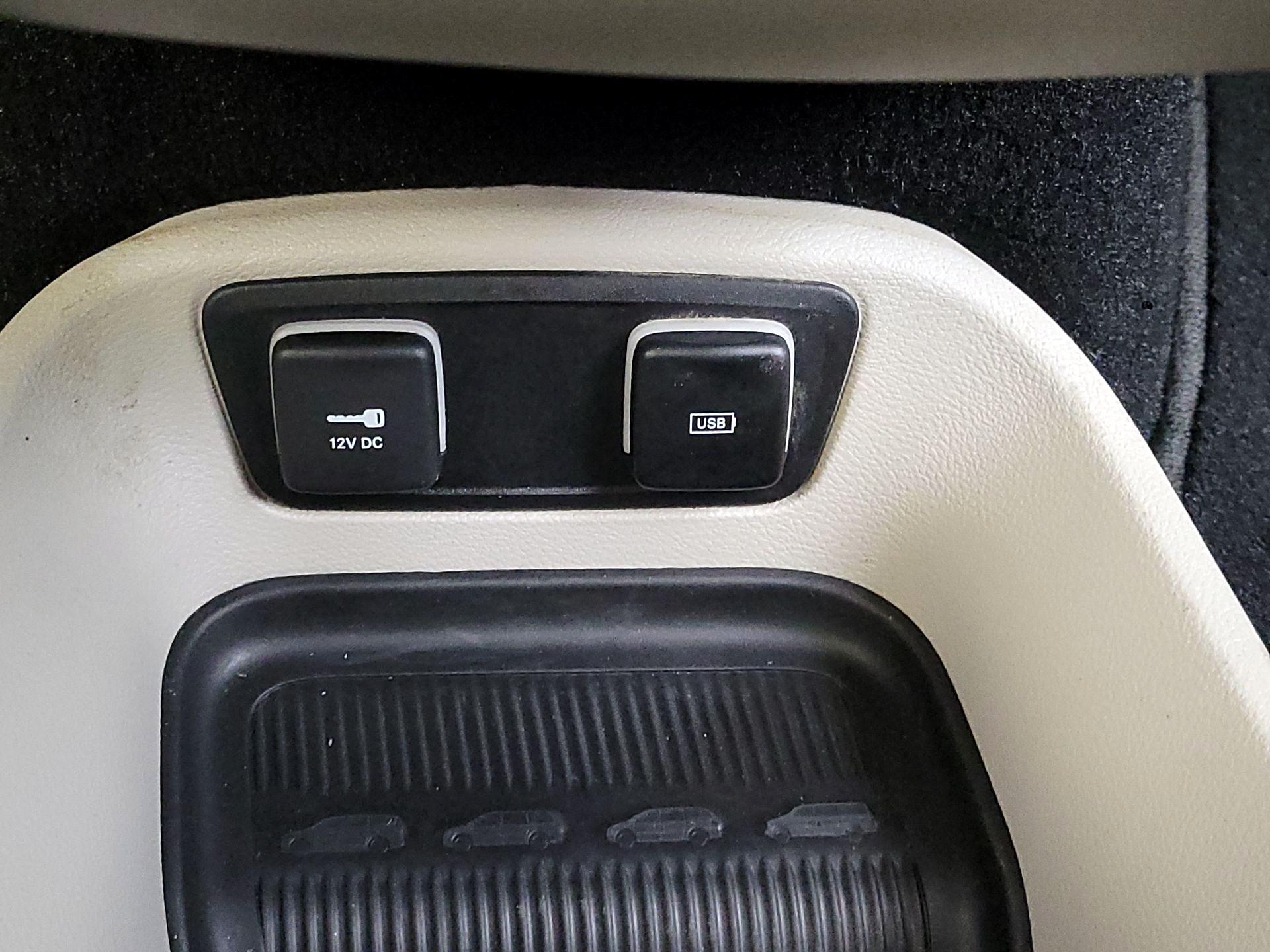 Thumbnail: 2019 Chrysler Pacifica - 18