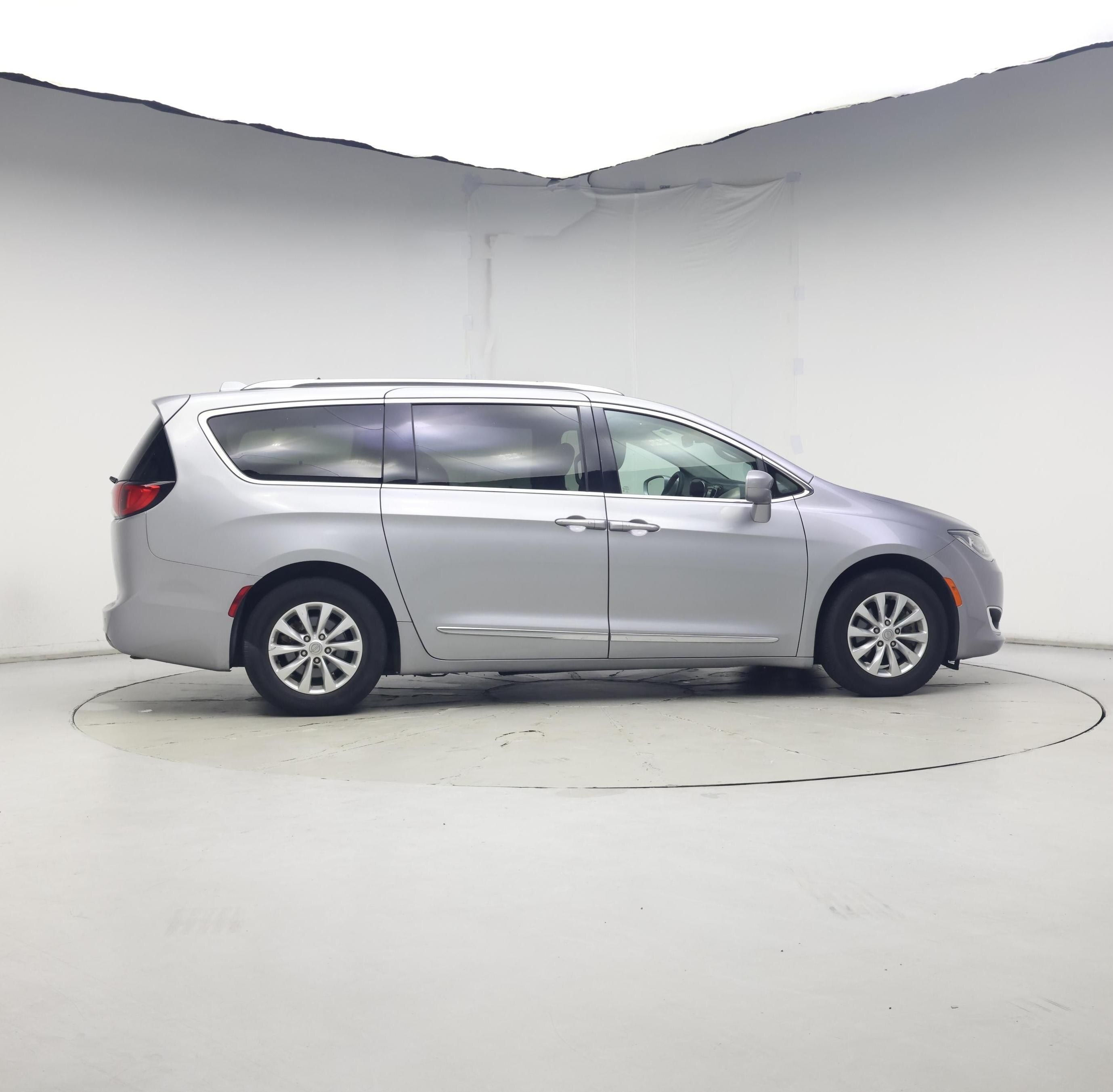 Thumbnail: 2019 Chrysler Pacifica - 7