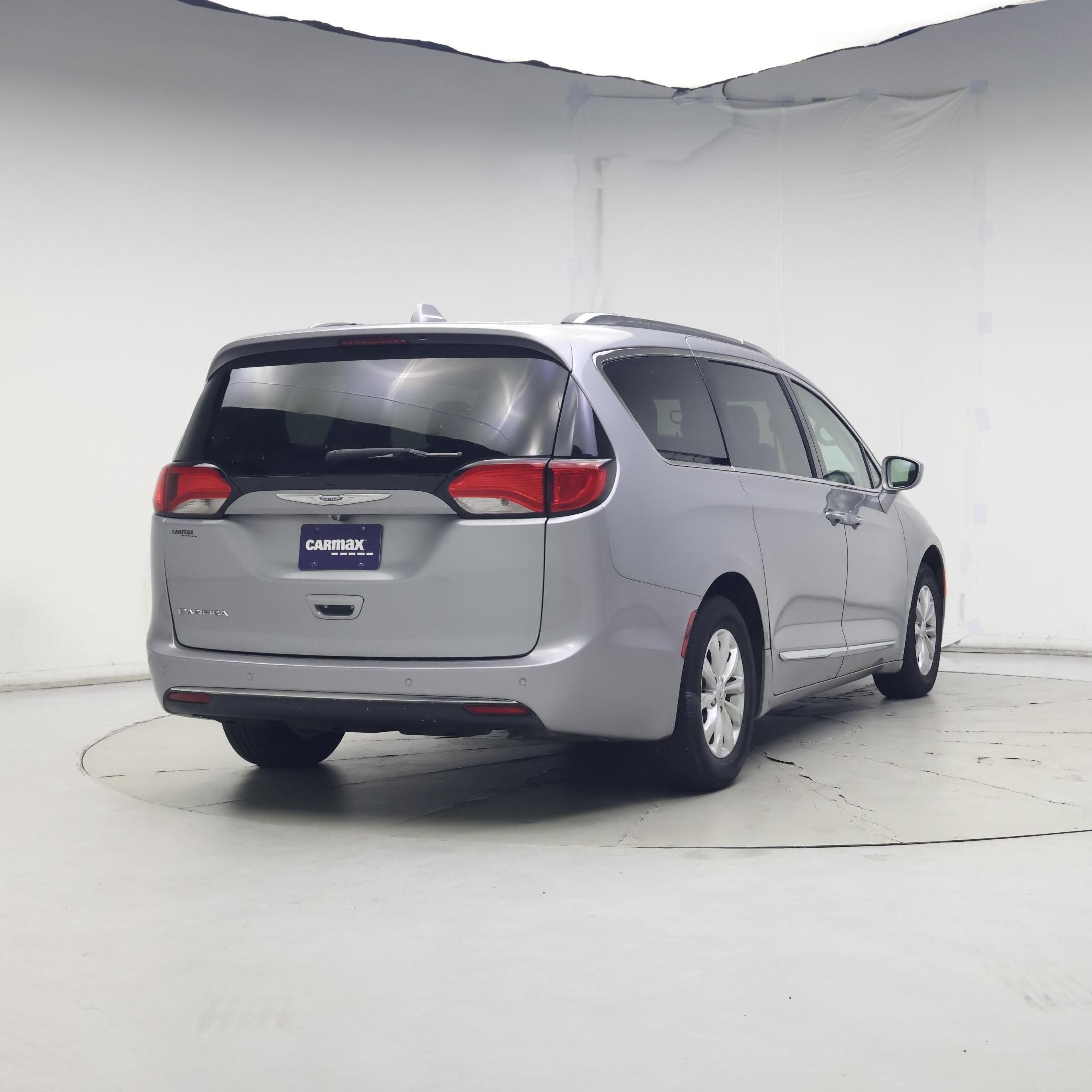 Thumbnail: 2019 Chrysler Pacifica - 8