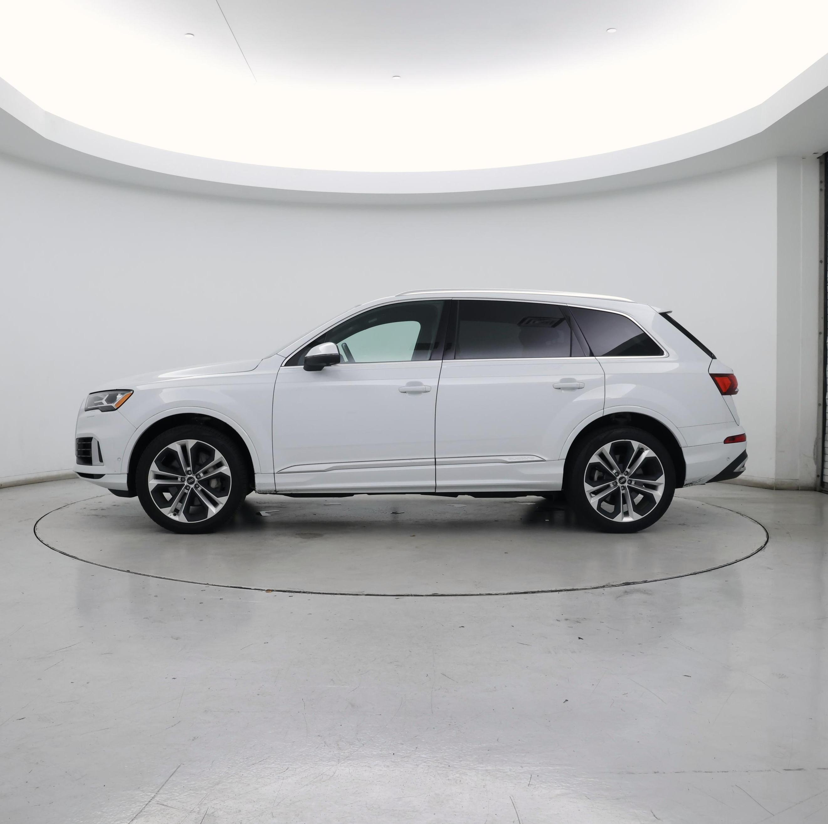 Thumbnail: 2021 Audi Q7 - 3
