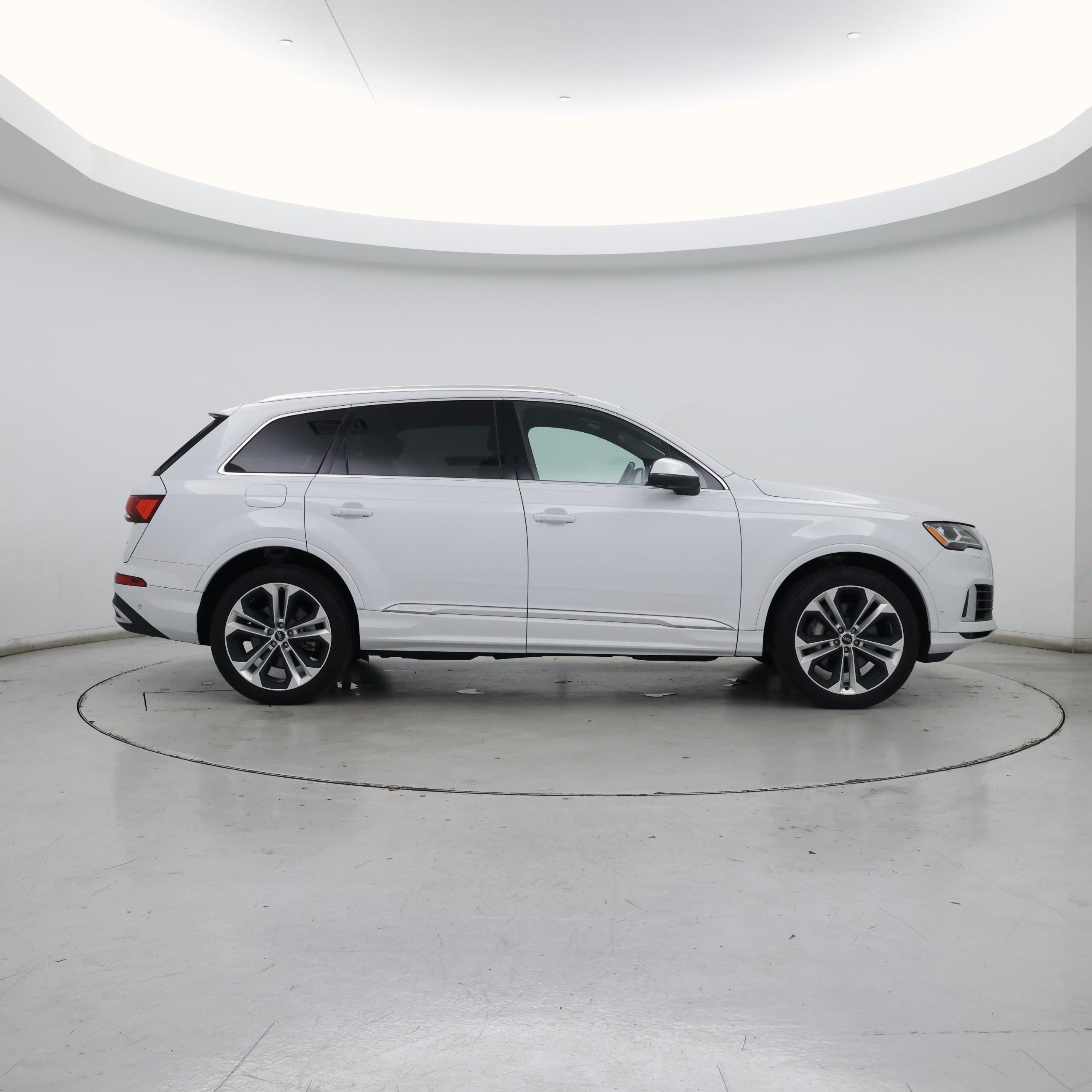 Thumbnail: 2021 Audi Q7 - 7