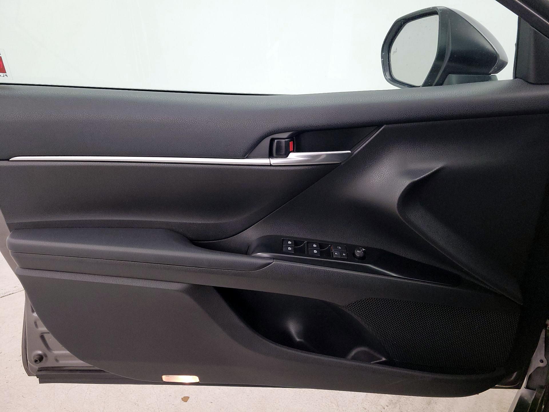 Thumbnail: 2019 Toyota Camry - 12
