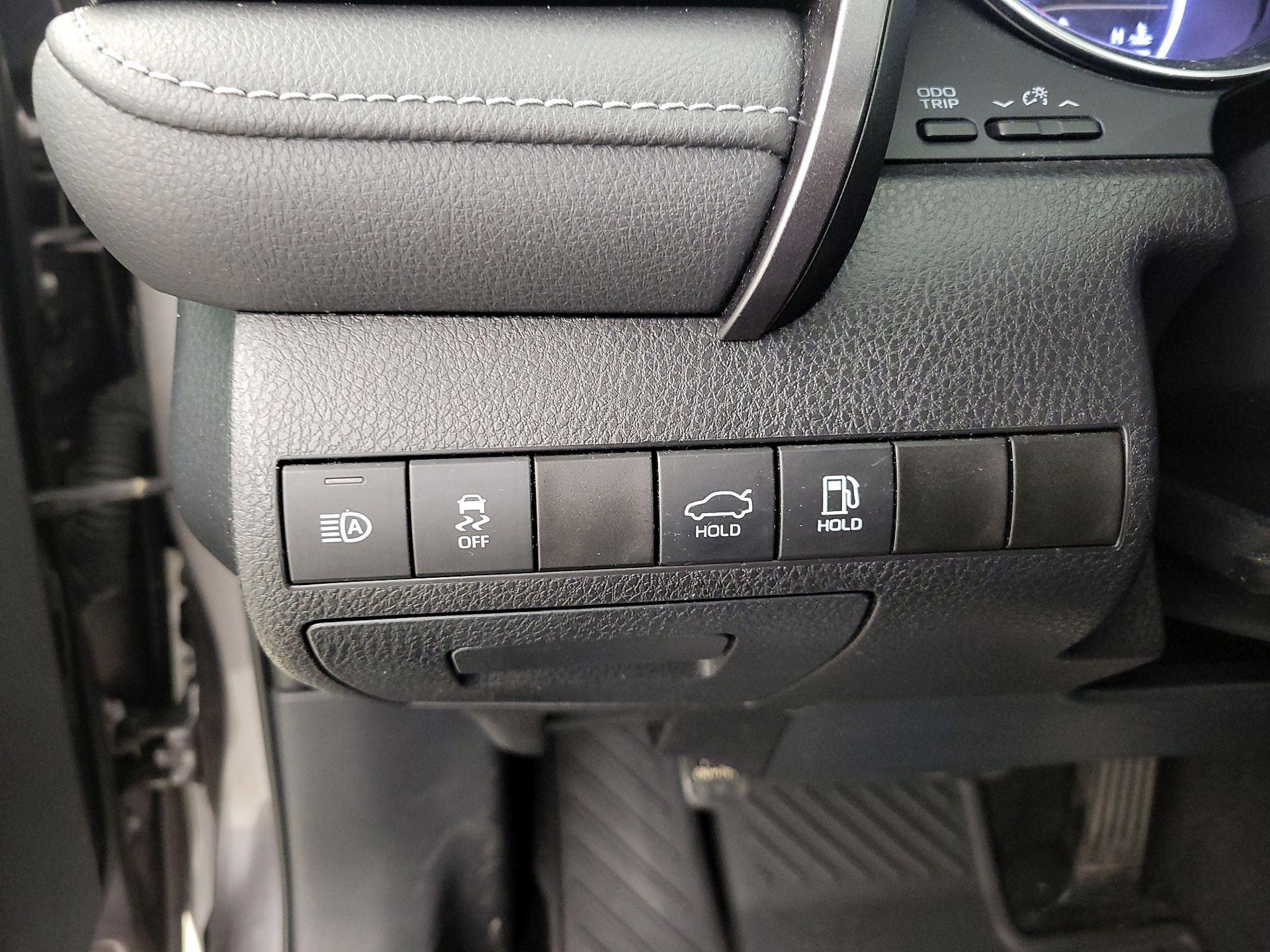 Thumbnail: 2019 Toyota Camry - 13