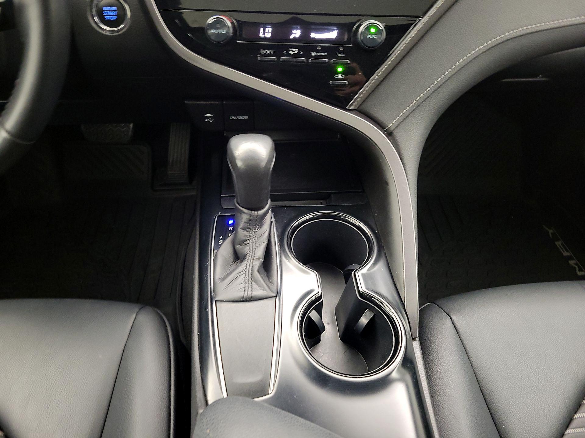 Thumbnail: 2019 Toyota Camry - 17