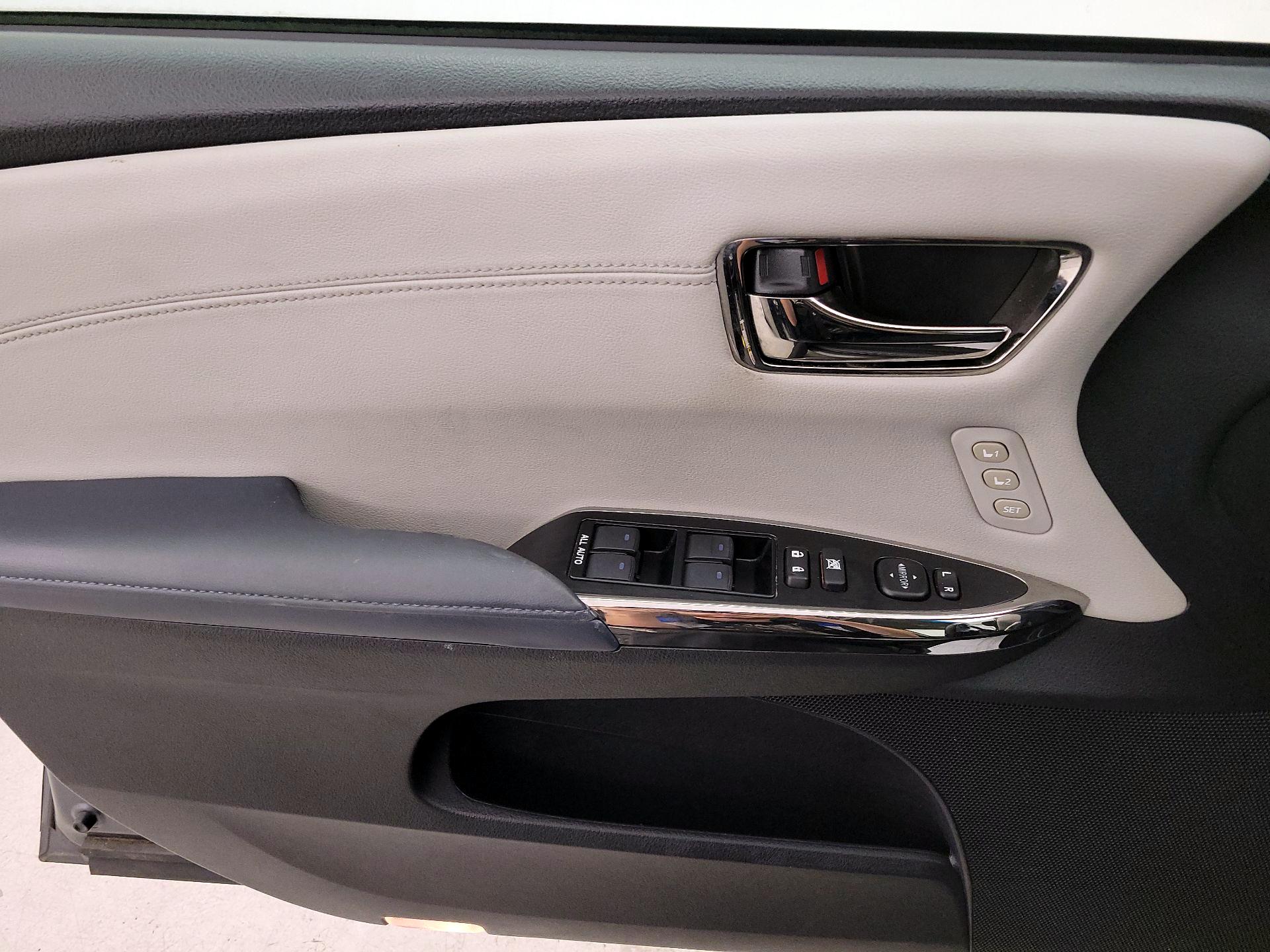 Thumbnail: 2013 Toyota Avalon - 12