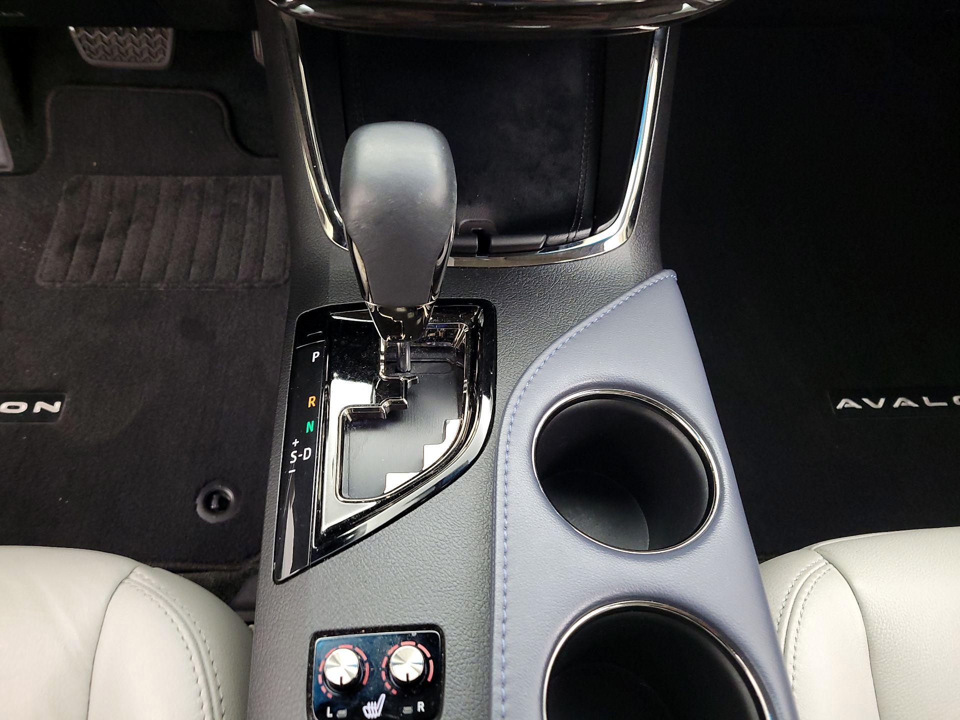 Thumbnail: 2013 Toyota Avalon - 17