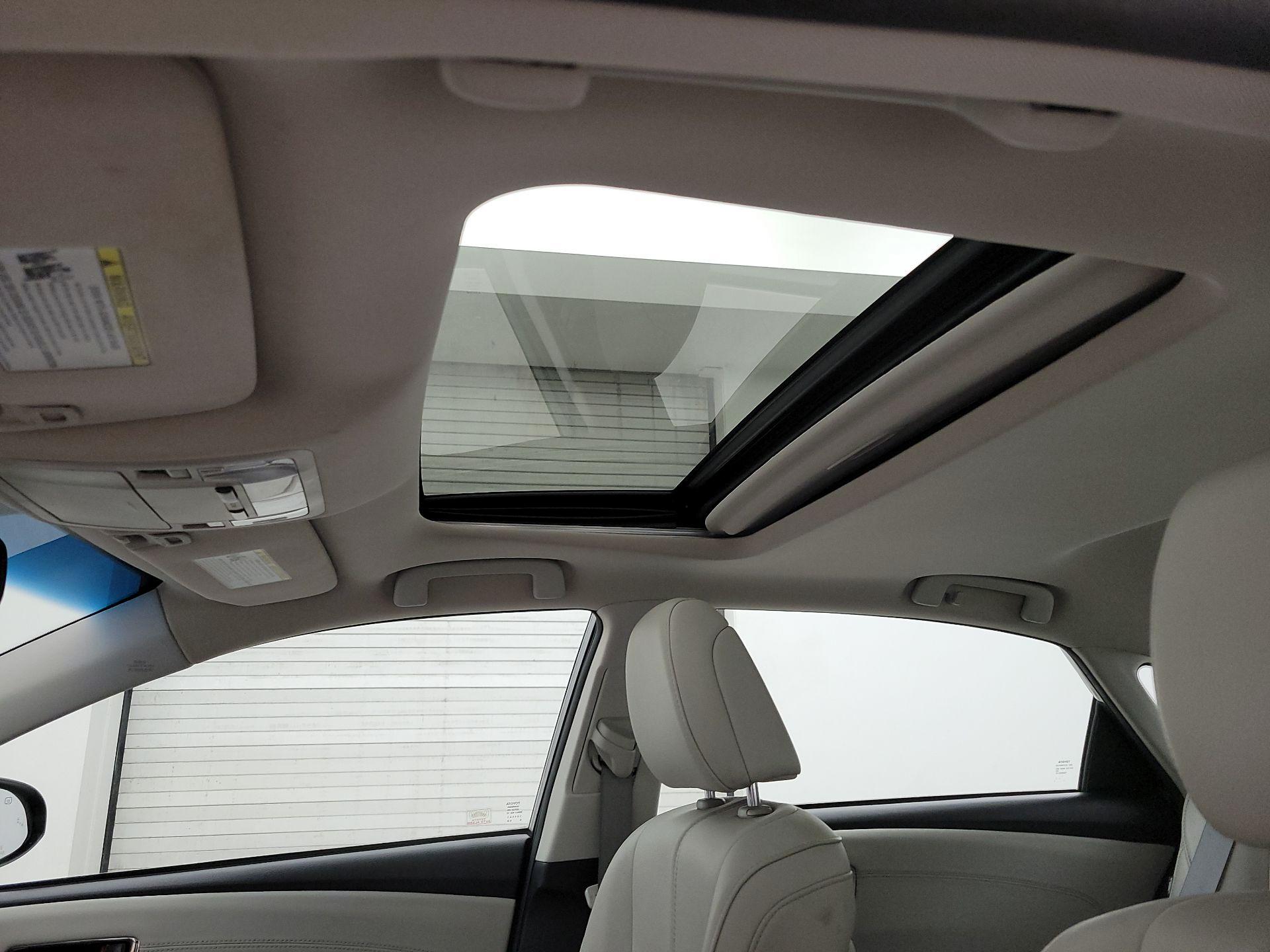 Thumbnail: 2013 Toyota Avalon - 19