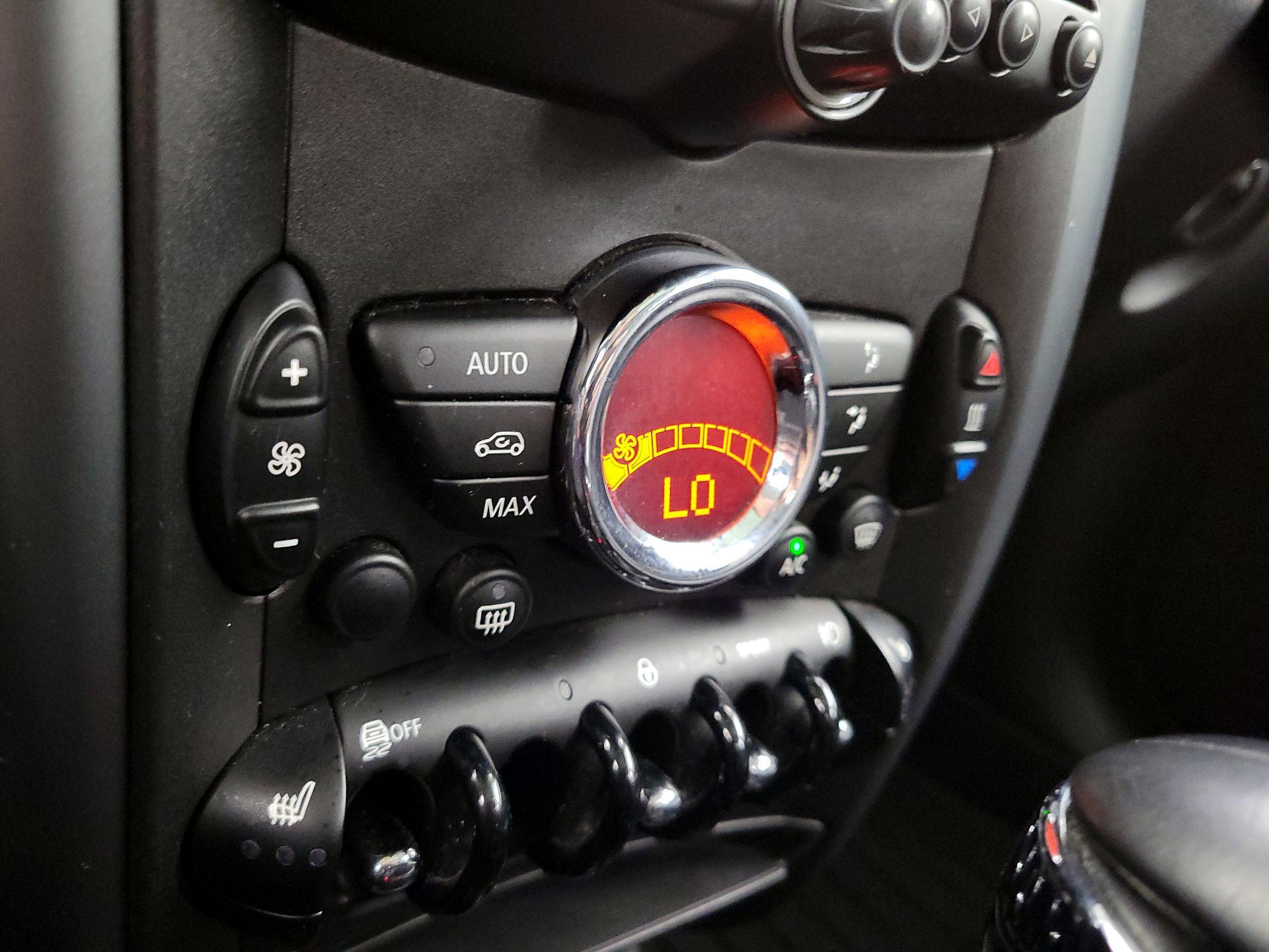 Thumbnail: 2015 MINI Cooper Countryman - 15