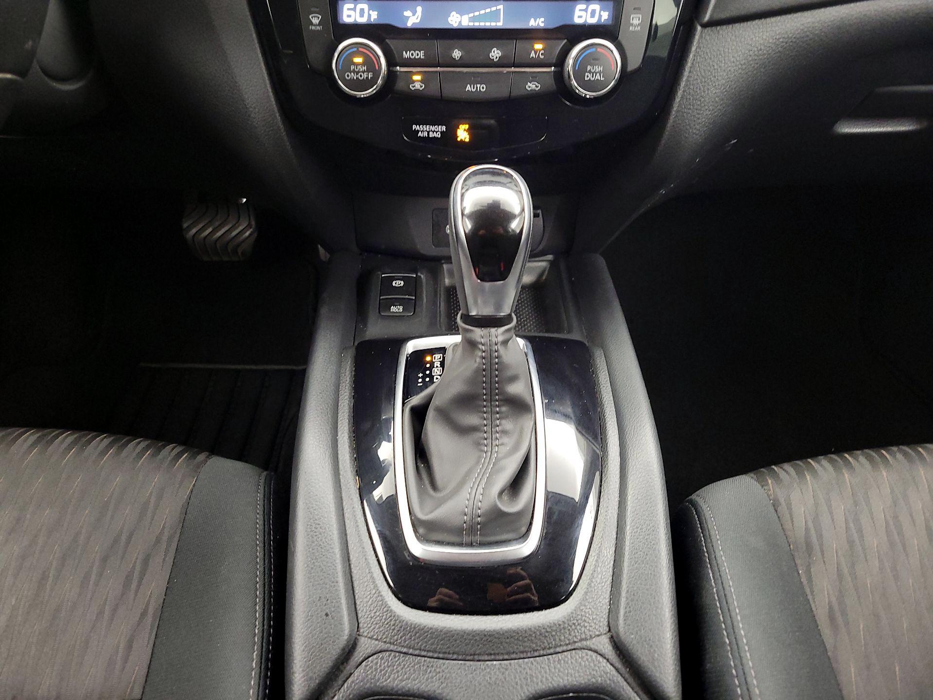 Thumbnail: 2020 Nissan Rogue - 18