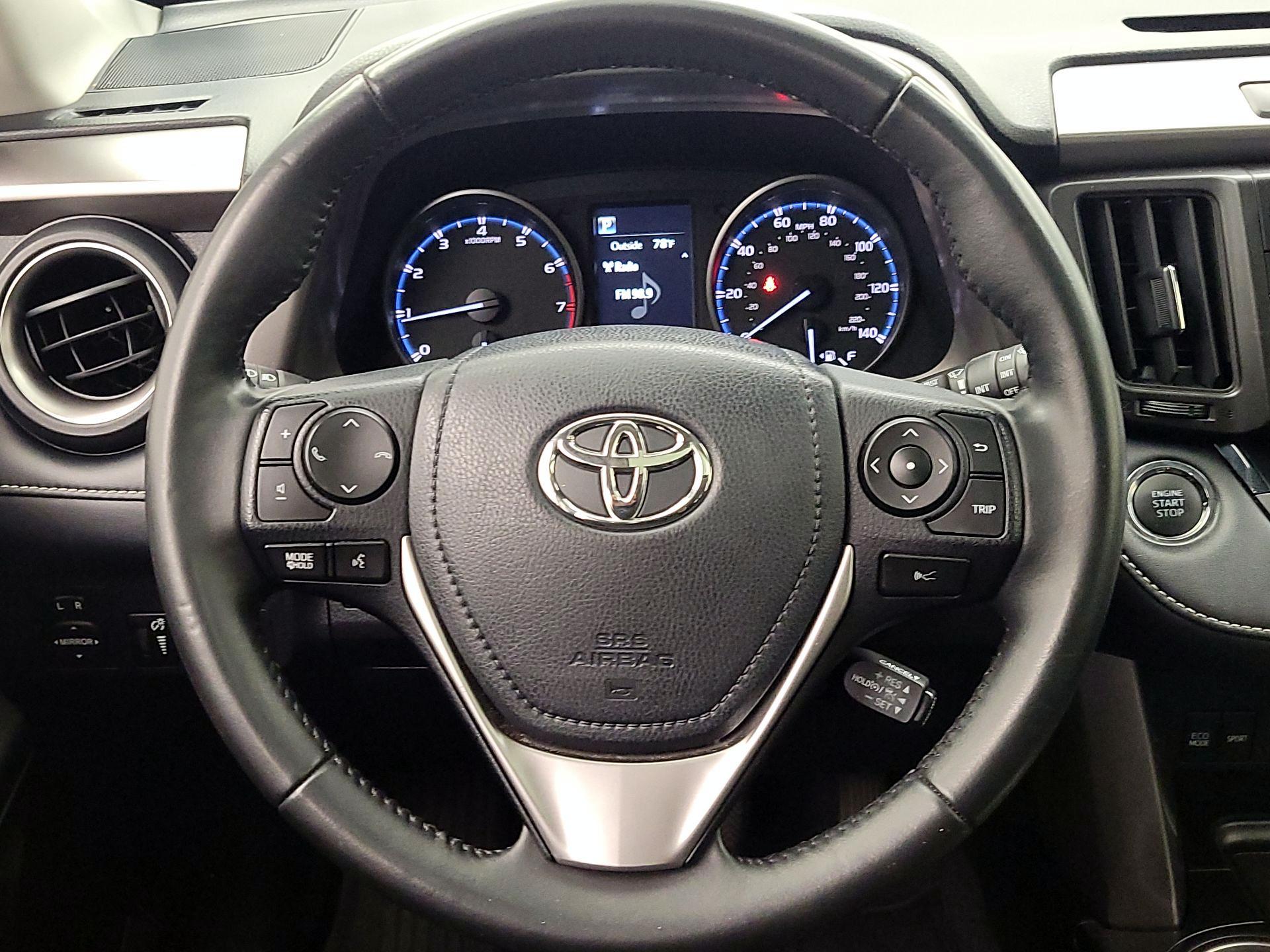 Thumbnail: 2018 Toyota RAV4 - 10