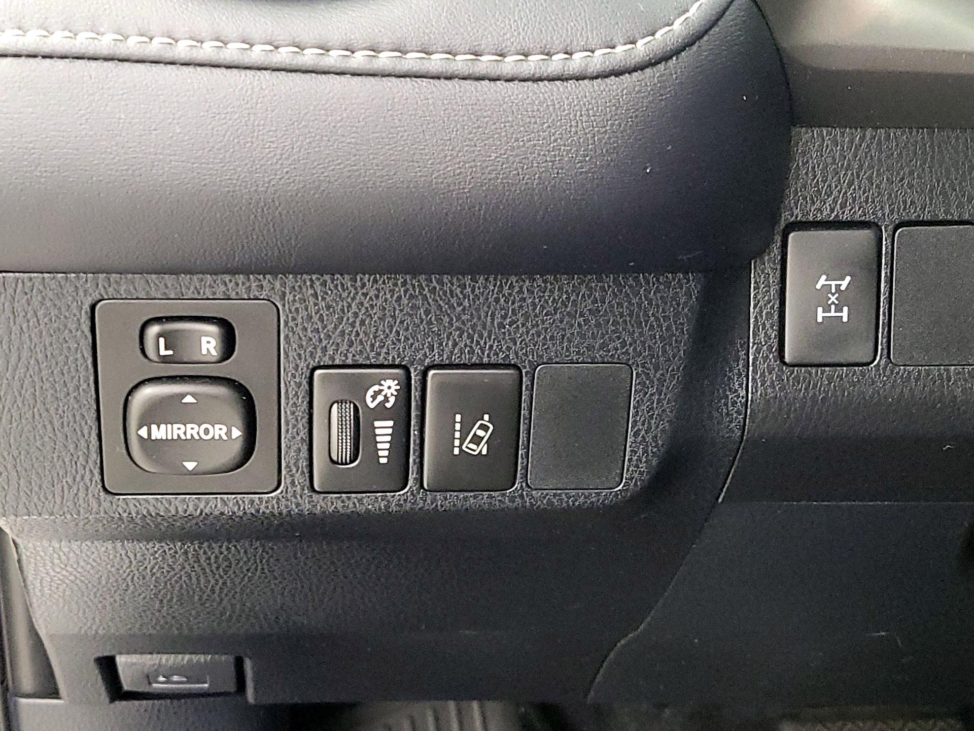 Thumbnail: 2018 Toyota RAV4 - 13