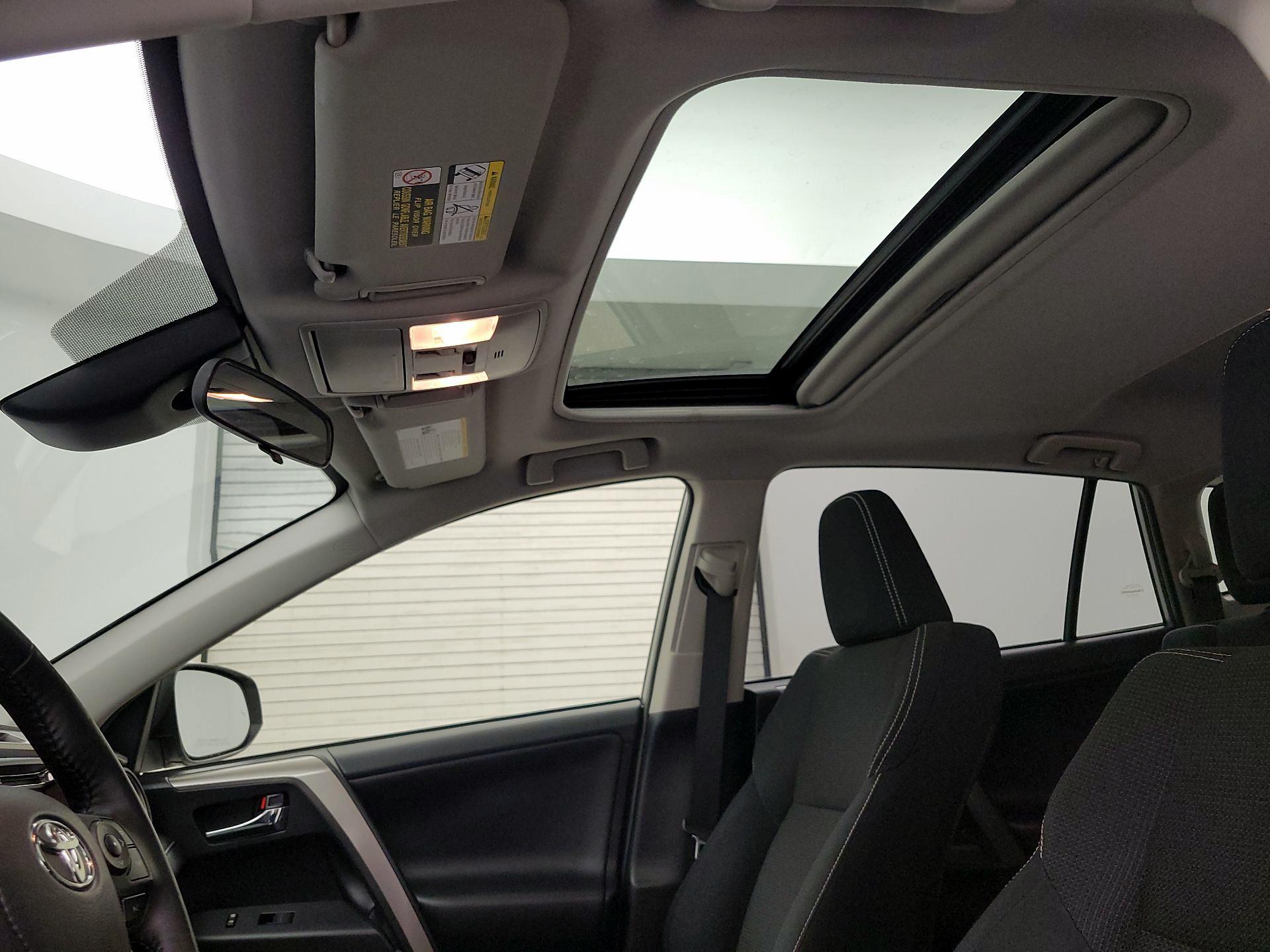 Thumbnail: 2018 Toyota RAV4 - 19