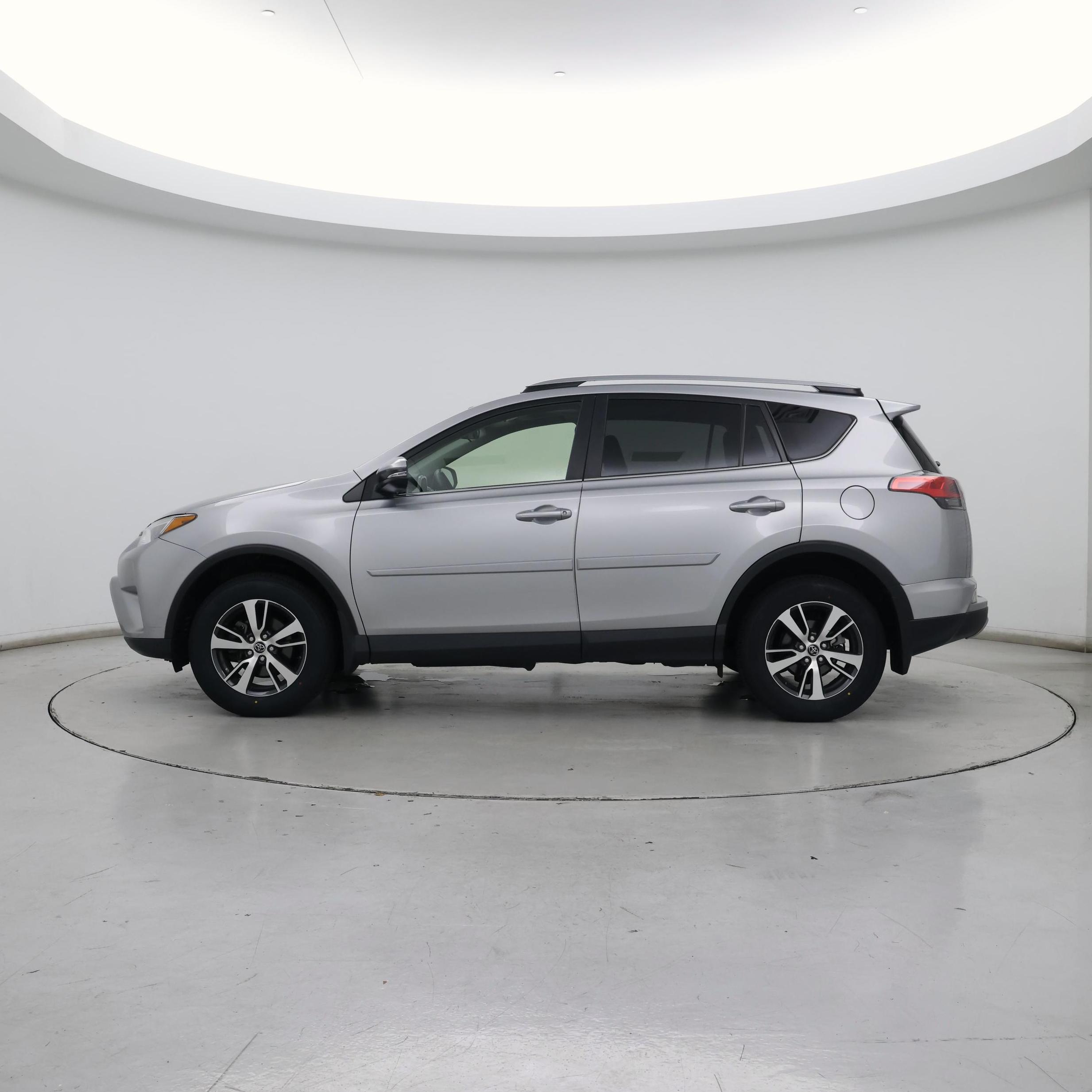 Thumbnail: 2018 Toyota RAV4 - 3