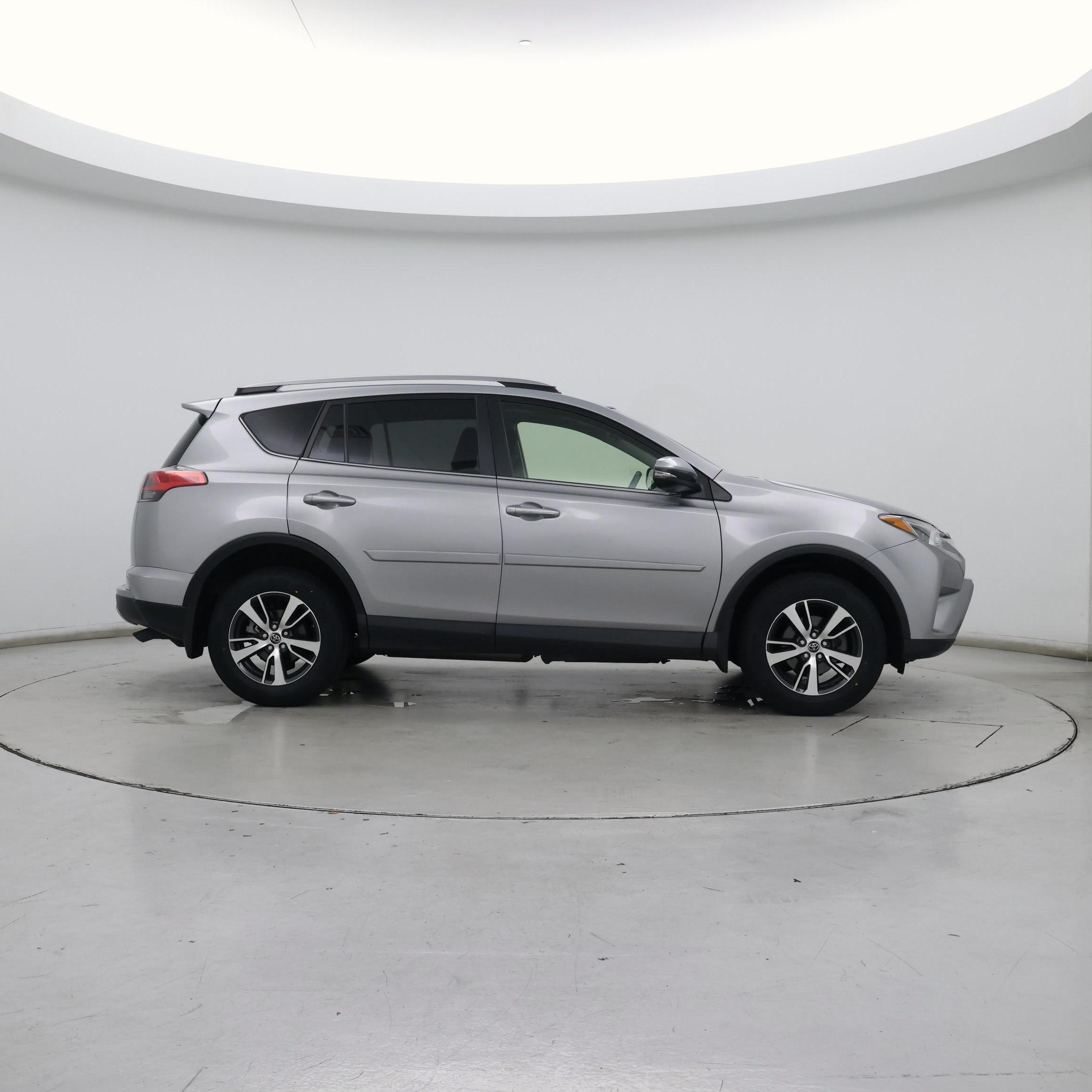 Thumbnail: 2018 Toyota RAV4 - 7
