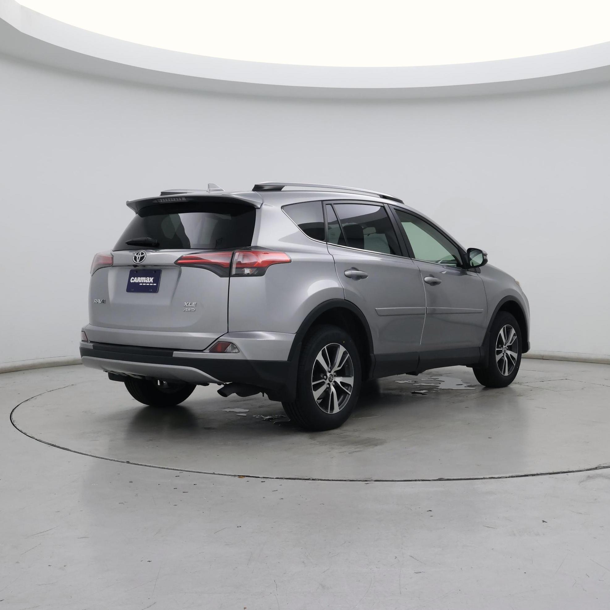 Thumbnail: 2018 Toyota RAV4 - 8