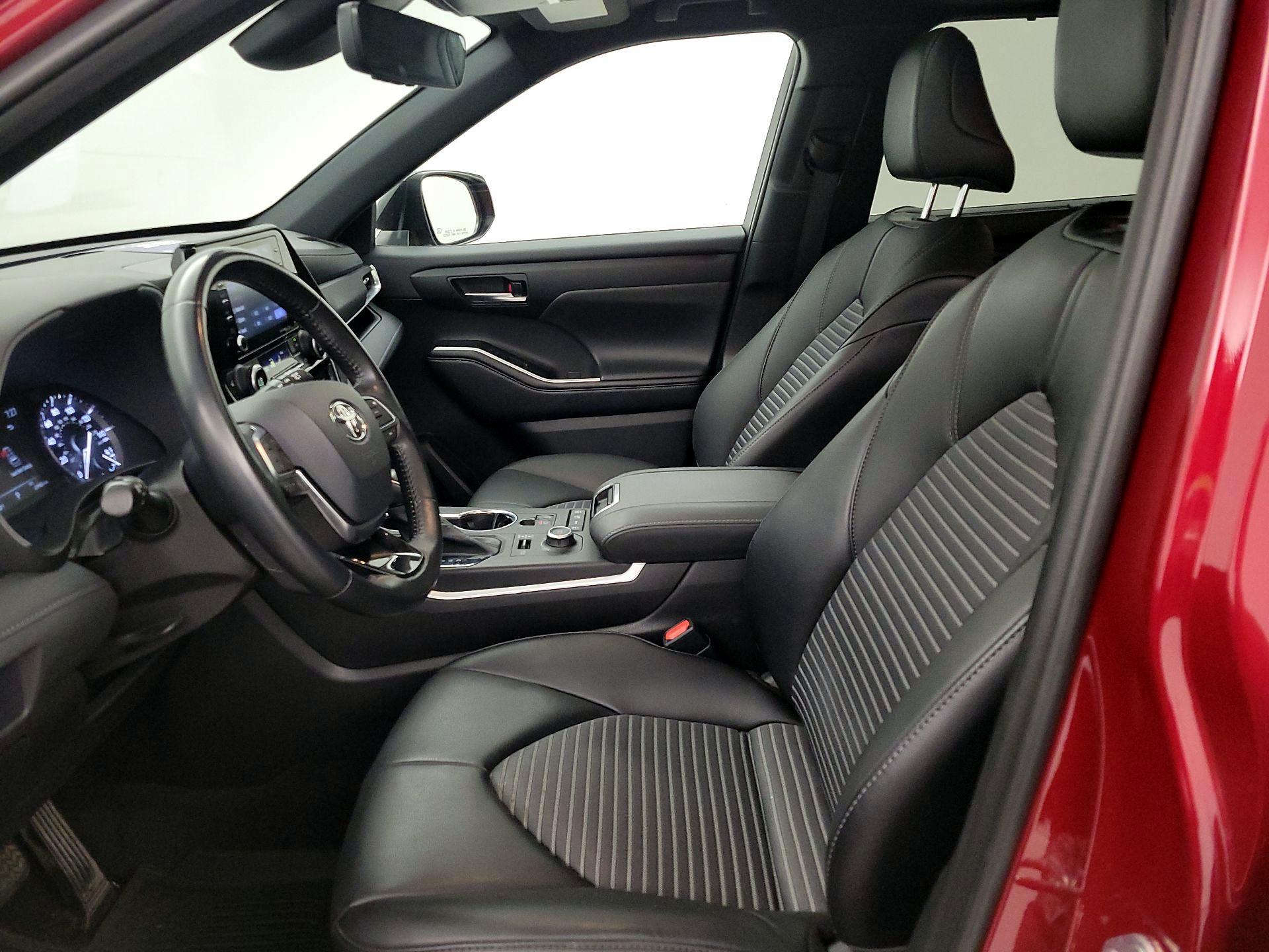 Thumbnail: 2021 Toyota Highlander - 11