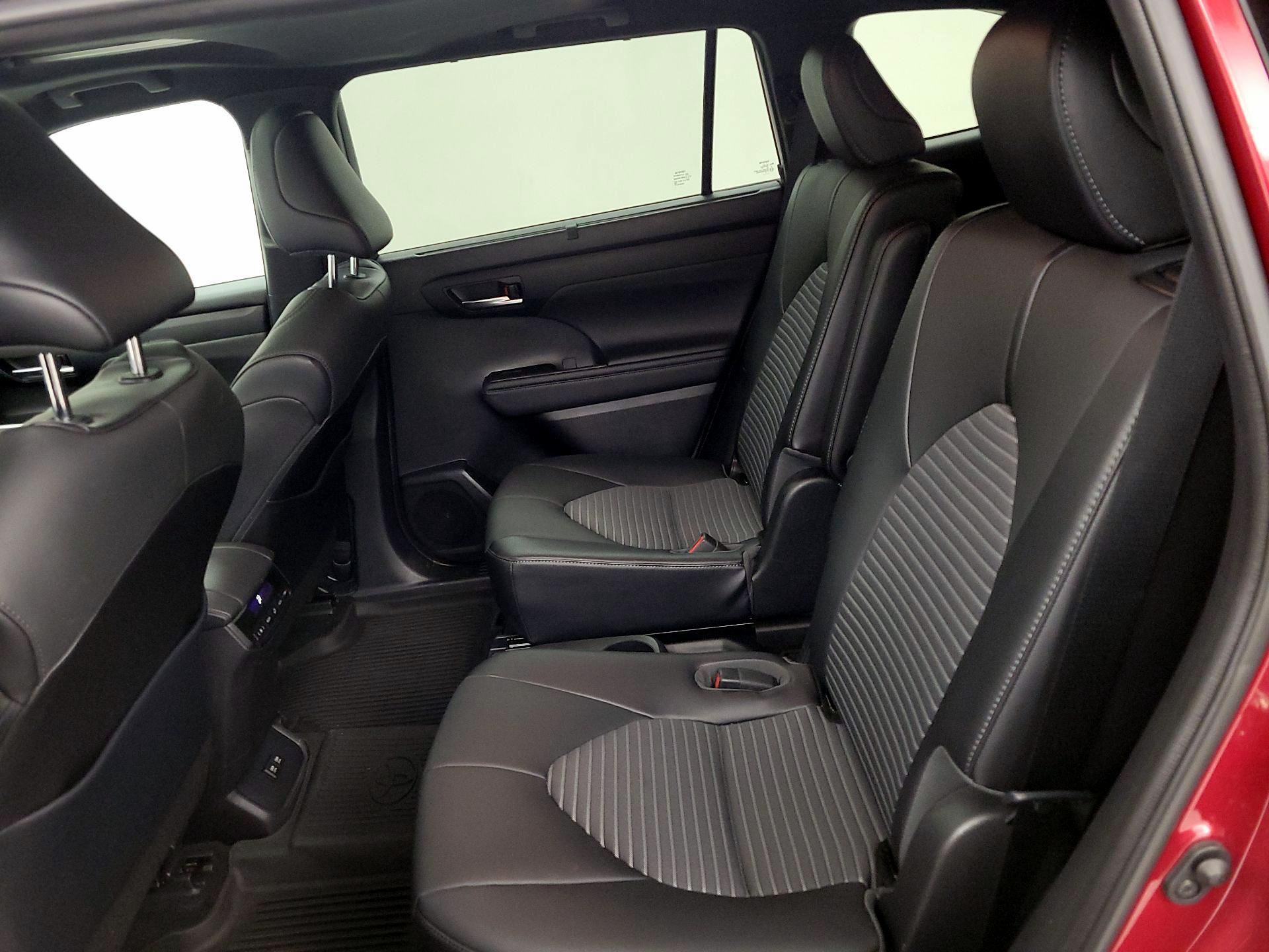 Thumbnail: 2021 Toyota Highlander - 20