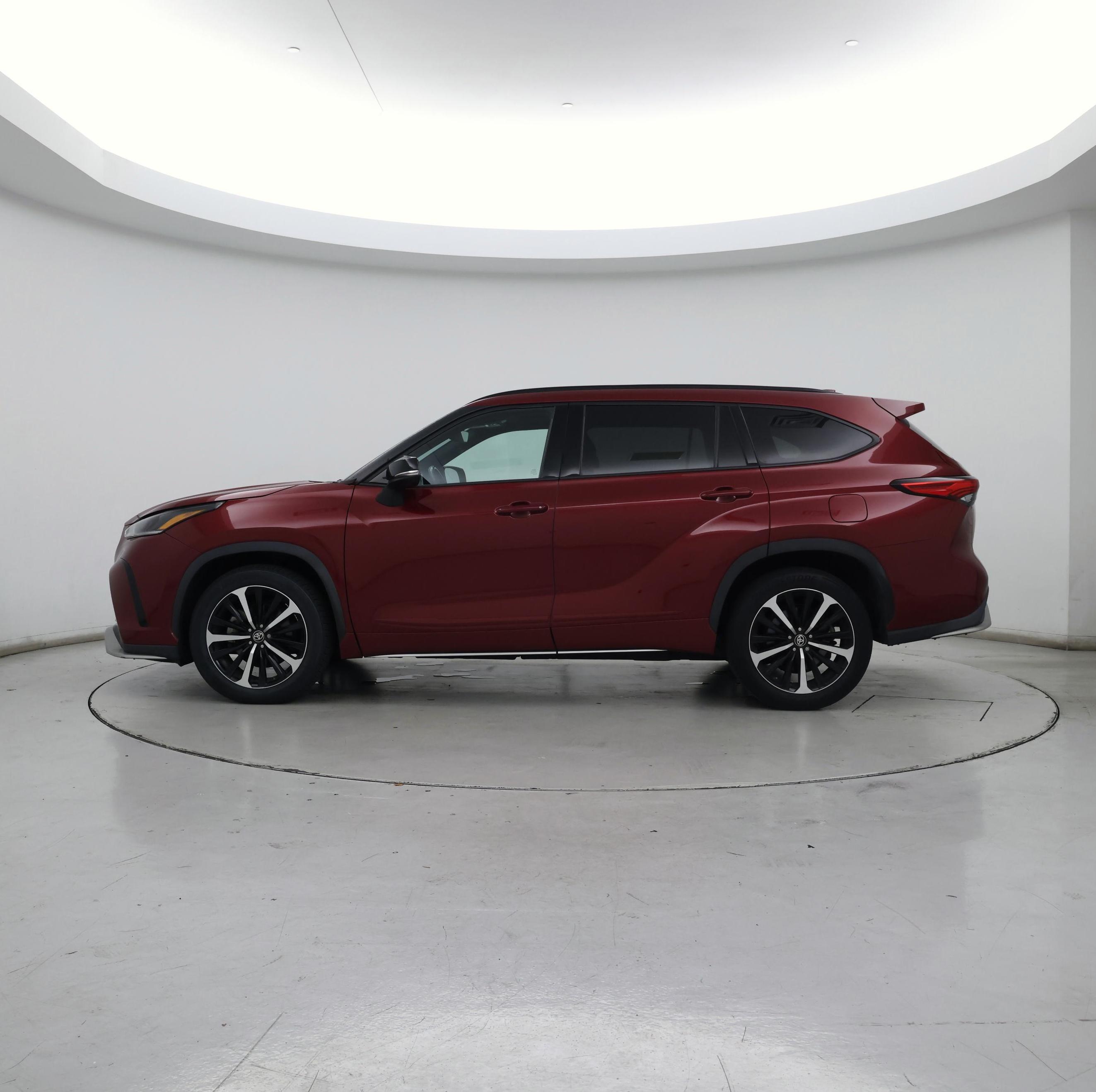 Thumbnail: 2021 Toyota Highlander - 3