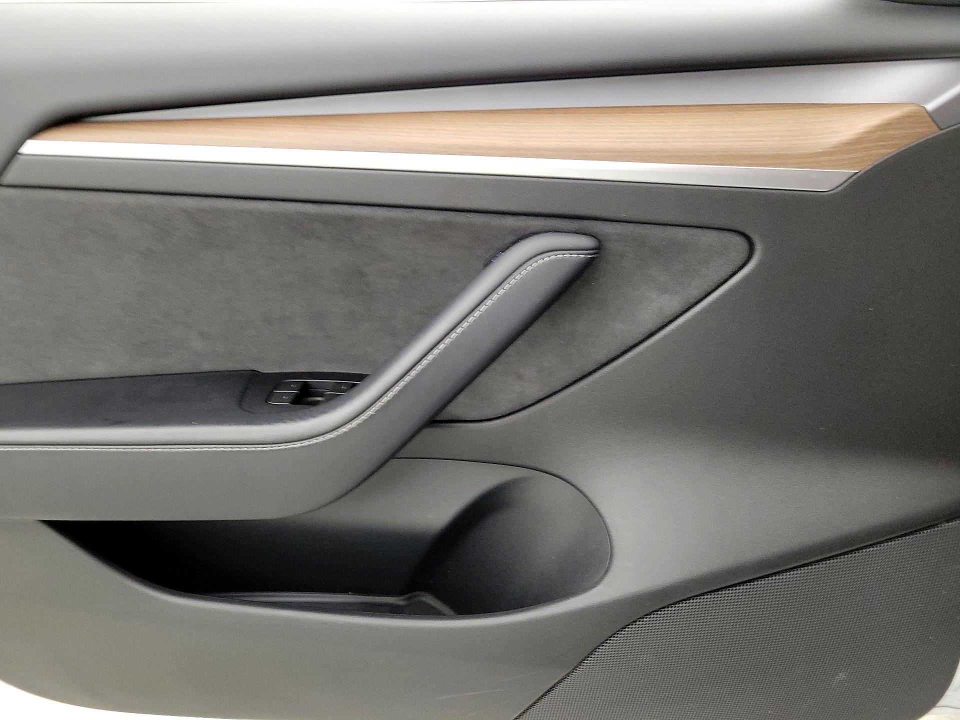 Thumbnail: 2022 Tesla Model 3 - 12