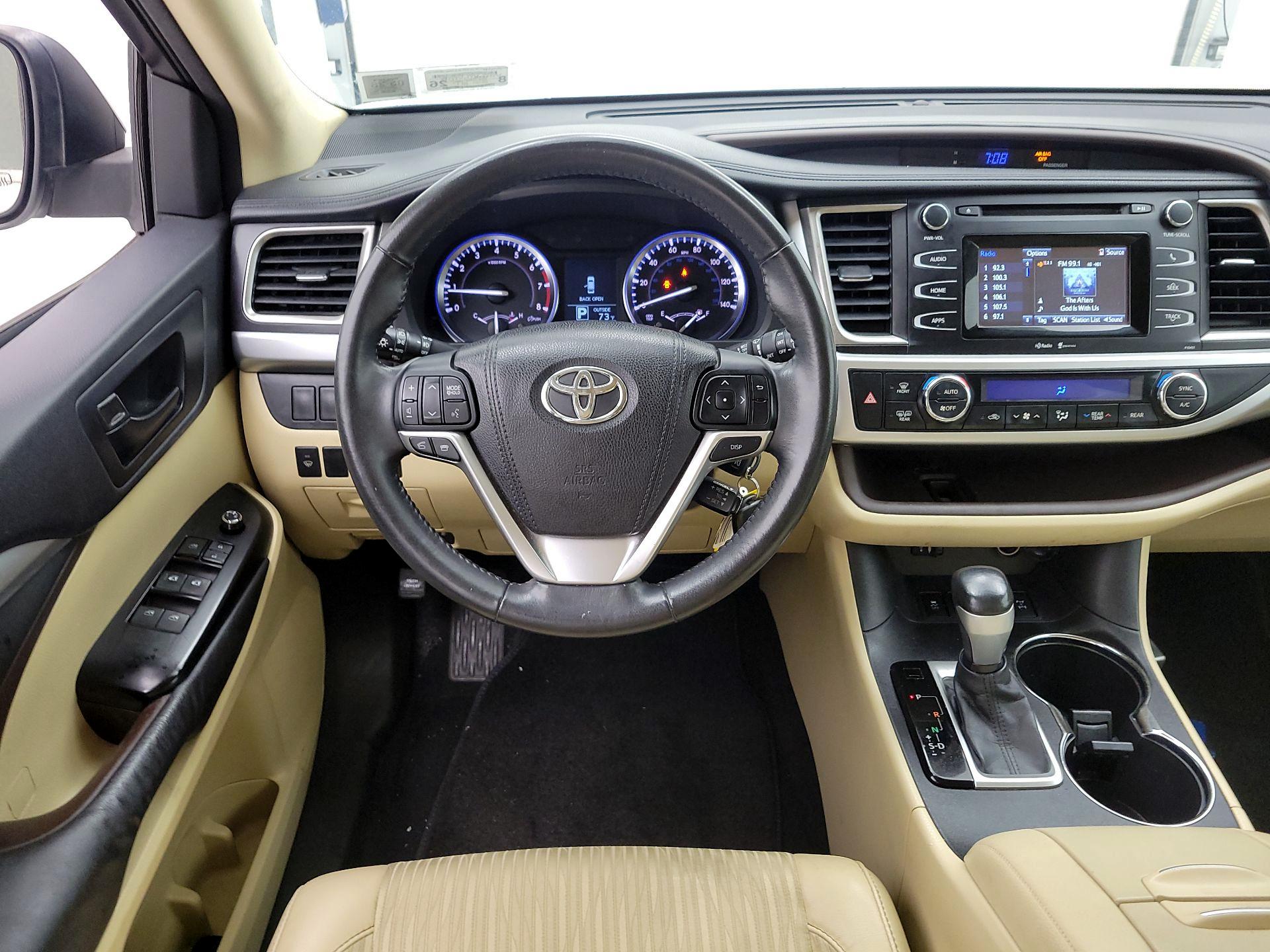 Thumbnail: 2015 Toyota Highlander - 10