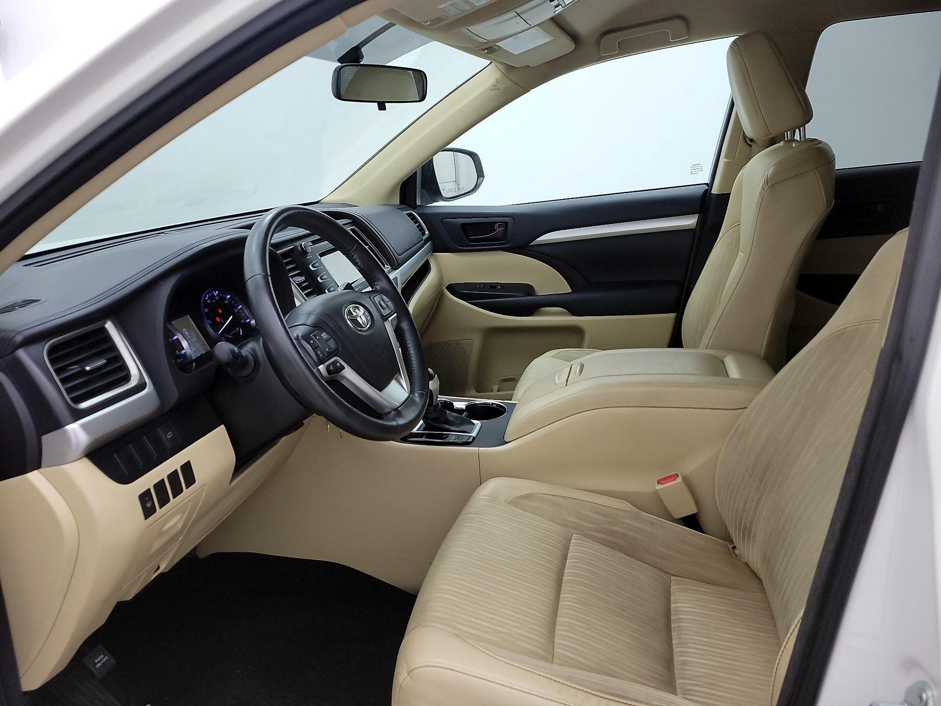 Thumbnail: 2015 Toyota Highlander - 11