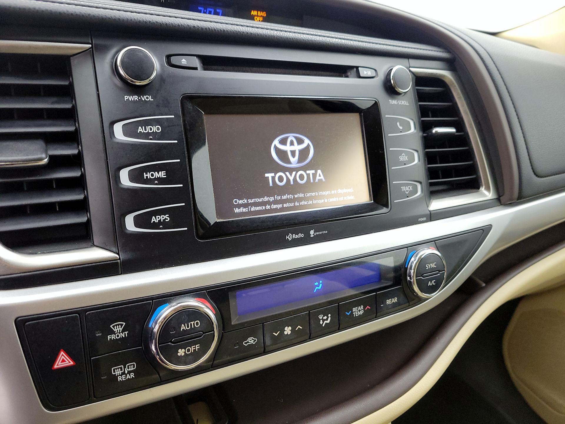 Thumbnail: 2015 Toyota Highlander - 15