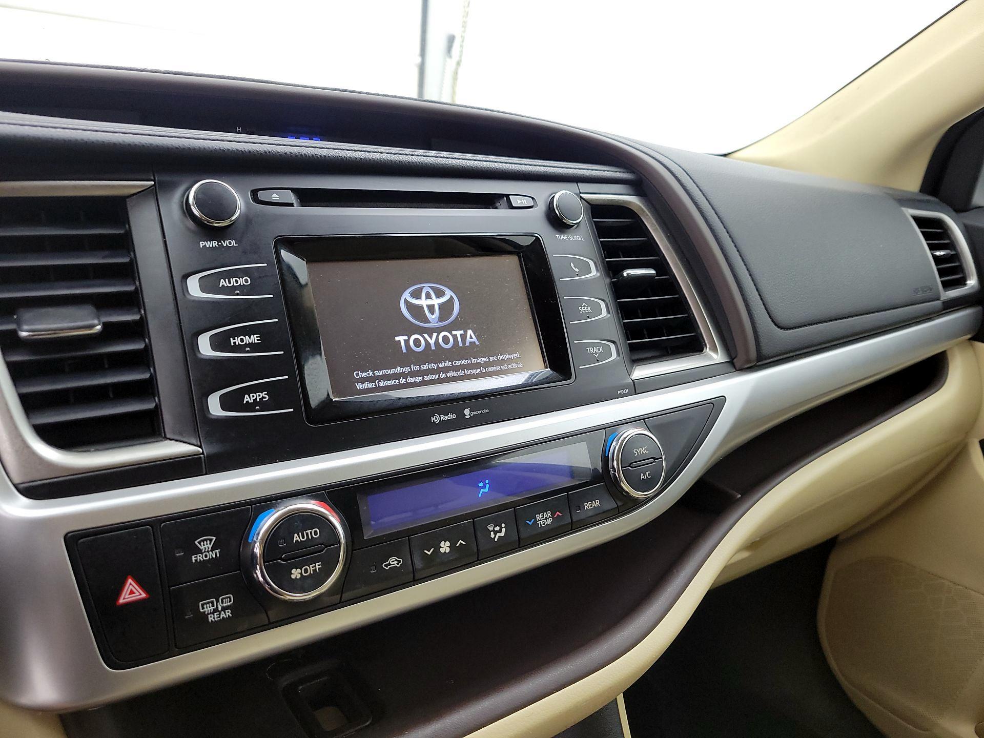 Thumbnail: 2015 Toyota Highlander - 16