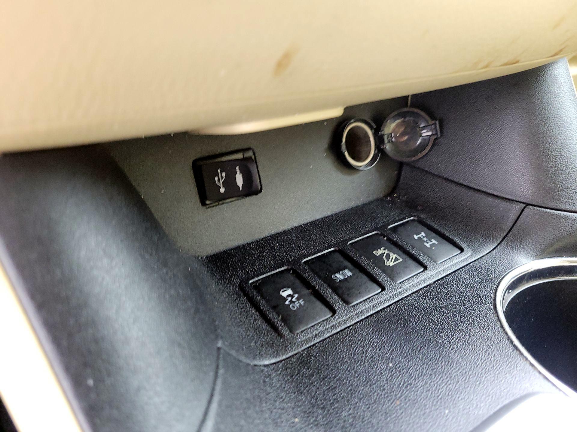 Thumbnail: 2015 Toyota Highlander - 18