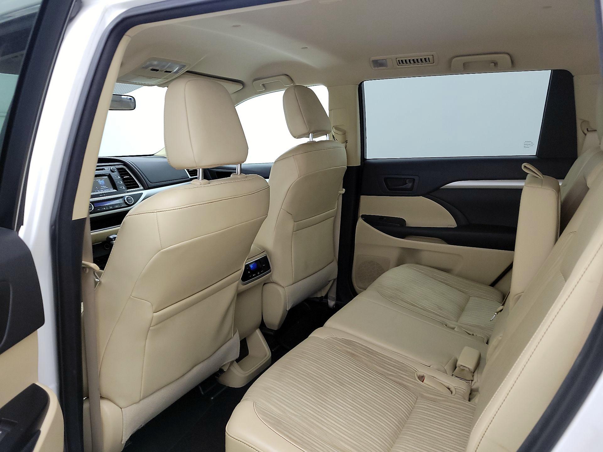 Thumbnail: 2015 Toyota Highlander - 19