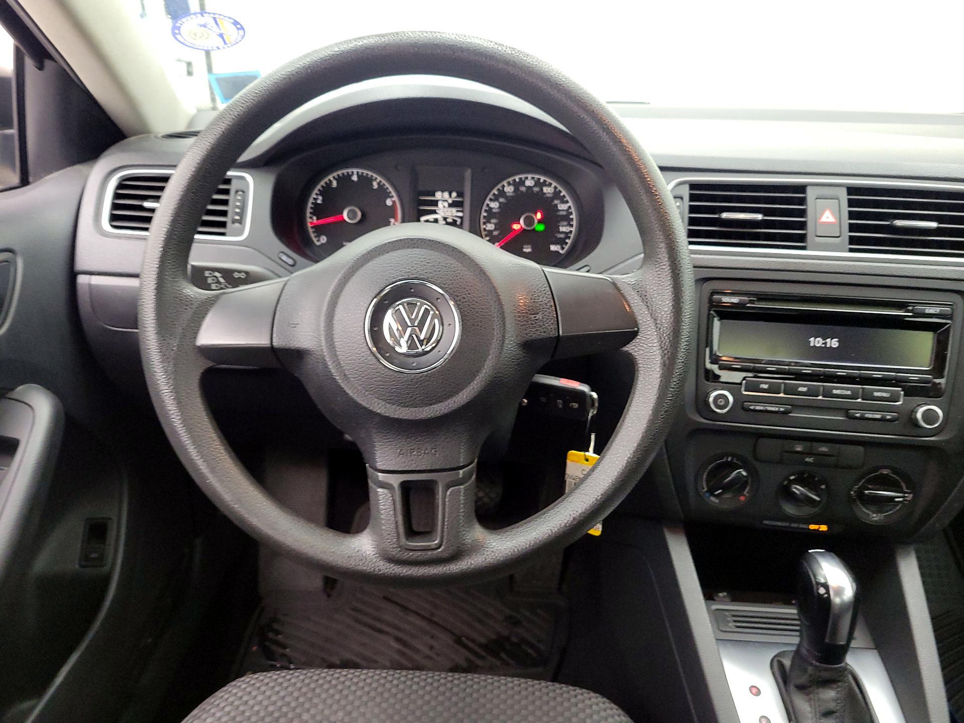 Thumbnail: 2014 Volkswagen Jetta - 10