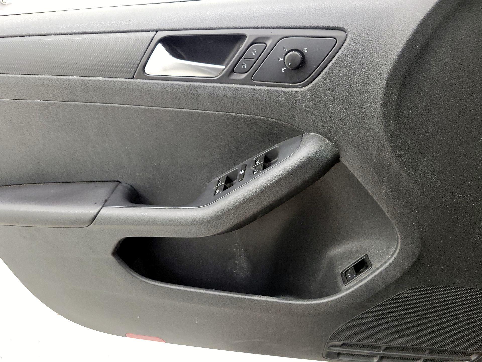 Thumbnail: 2014 Volkswagen Jetta - 14