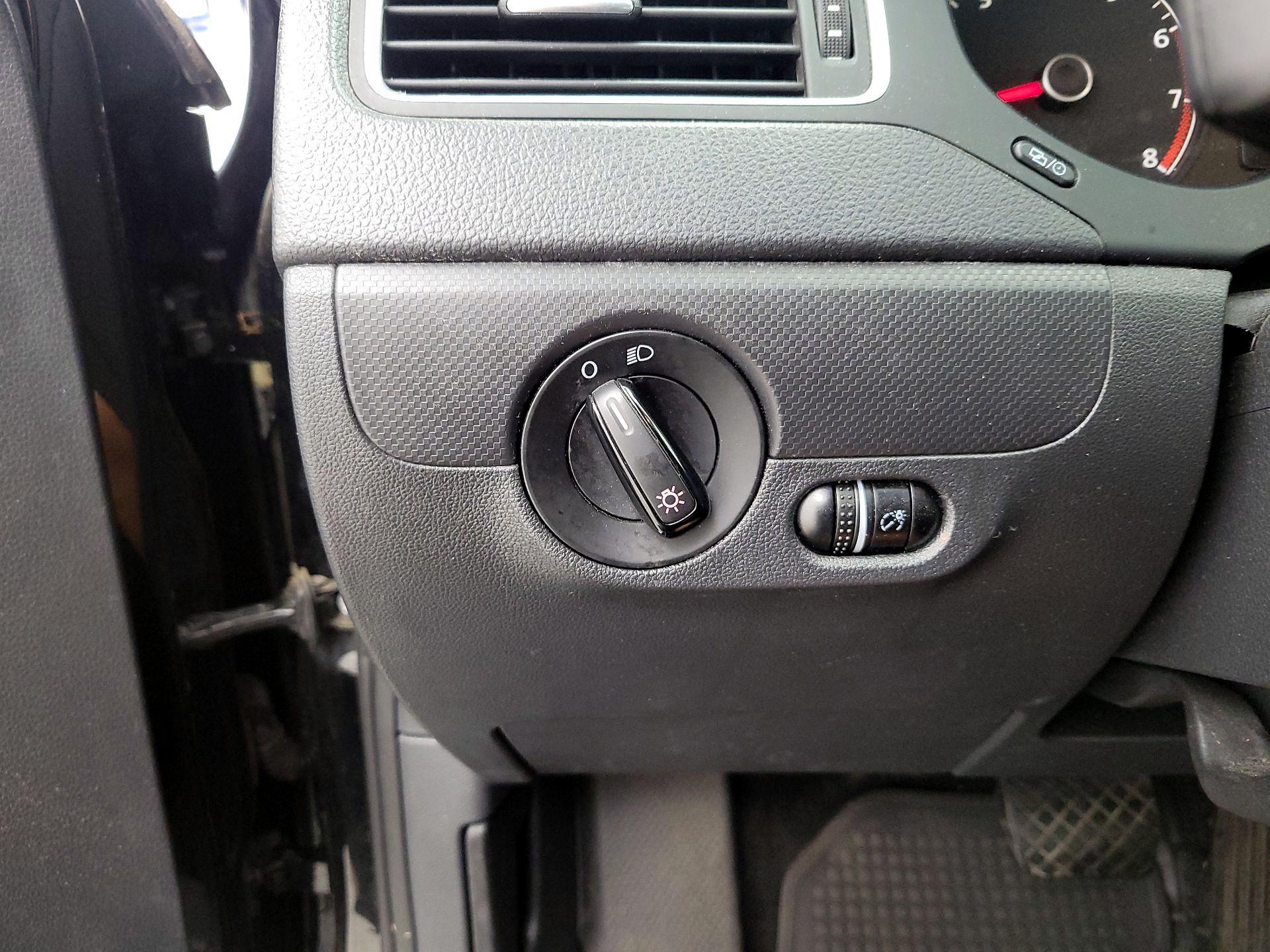 Thumbnail: 2014 Volkswagen Jetta - 15