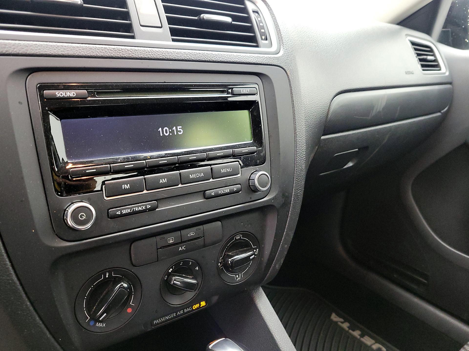 Thumbnail: 2014 Volkswagen Jetta - 16